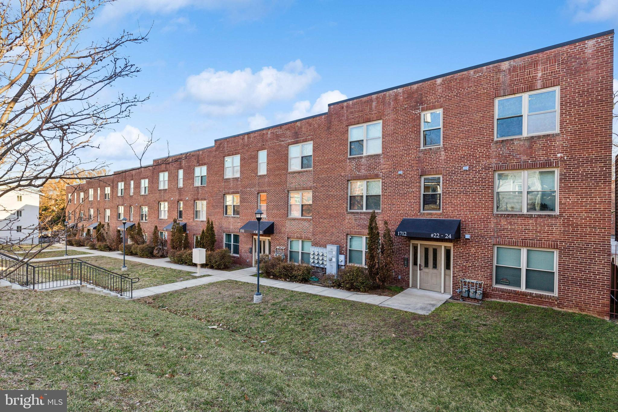 1712 W STREET SE 24