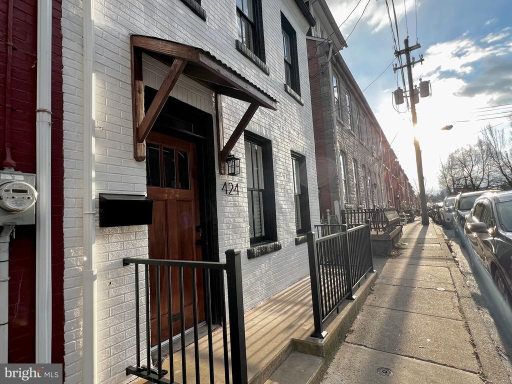 Photo of 424 Poplar Street, Lancaster, PA 17603 (MLS # PALA2044416)