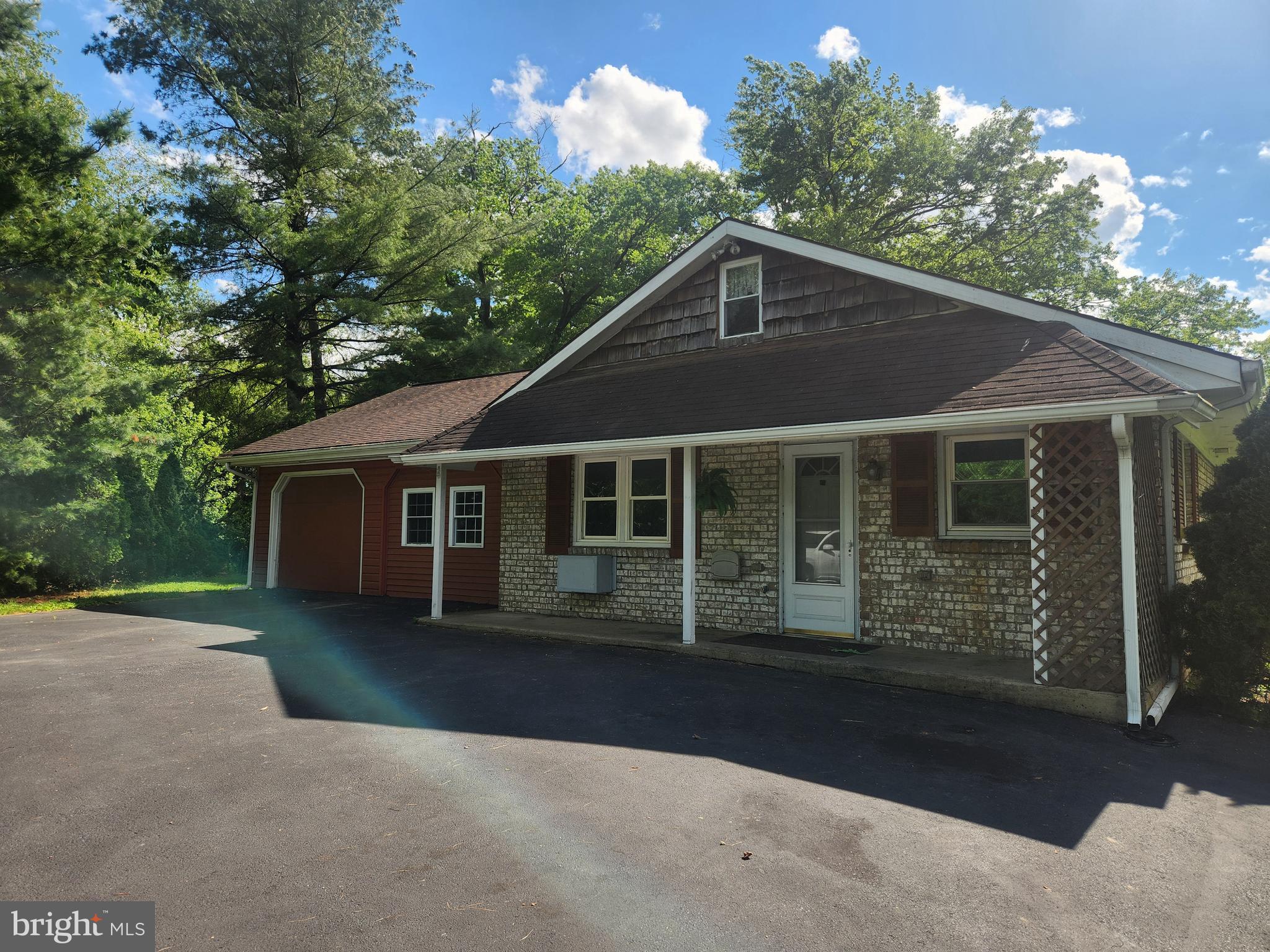723 W SUNHILL ROAD