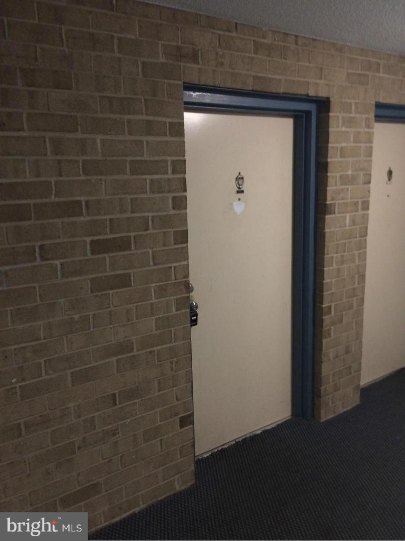 VILLA RIDGE CONDOMINIUM - Residential Lease