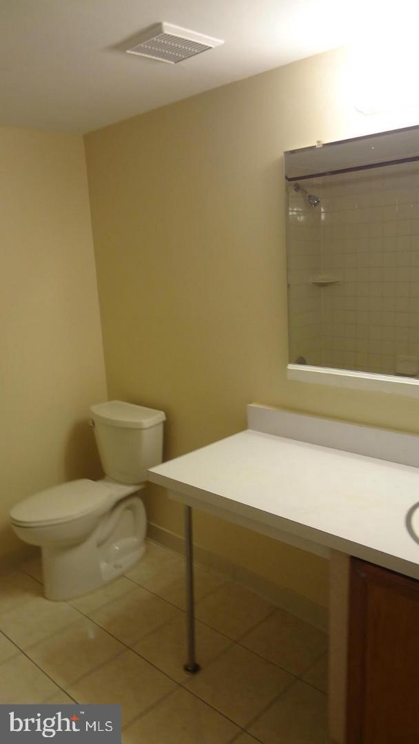 VILLA RIDGE CONDOMINIUM - Residential Lease