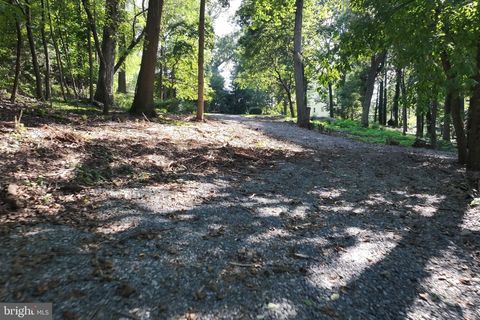 240 NORTHVIEW DRIVE LANCASTER PA 17601