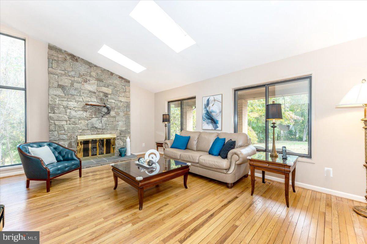 THE POINTS - Residential