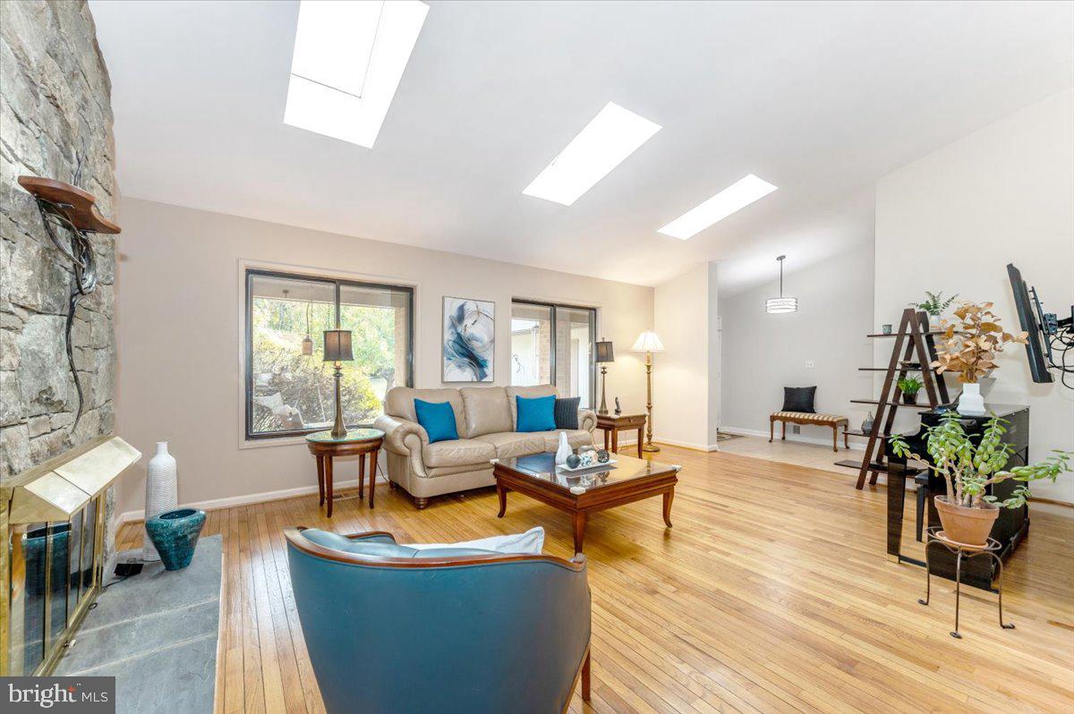 THE POINTS - Residential