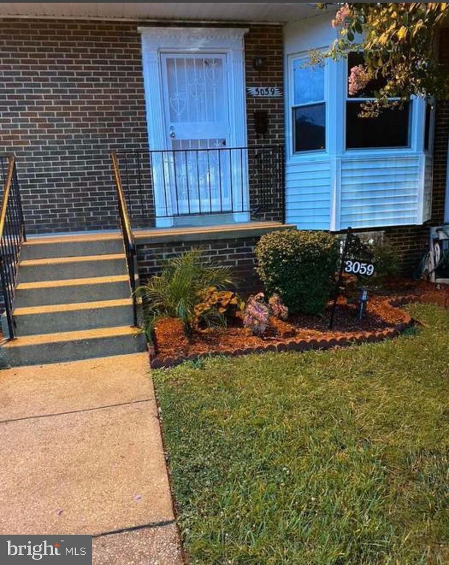 A must see!! A perfect location for commuters and professionals as this home is close to Suitland Metro Station.  The Convenient location makes for  a short commute to all the attractions that the National Harbor and Washington DC have to offer!  This home is waiting for the perfect tenants, to call home!