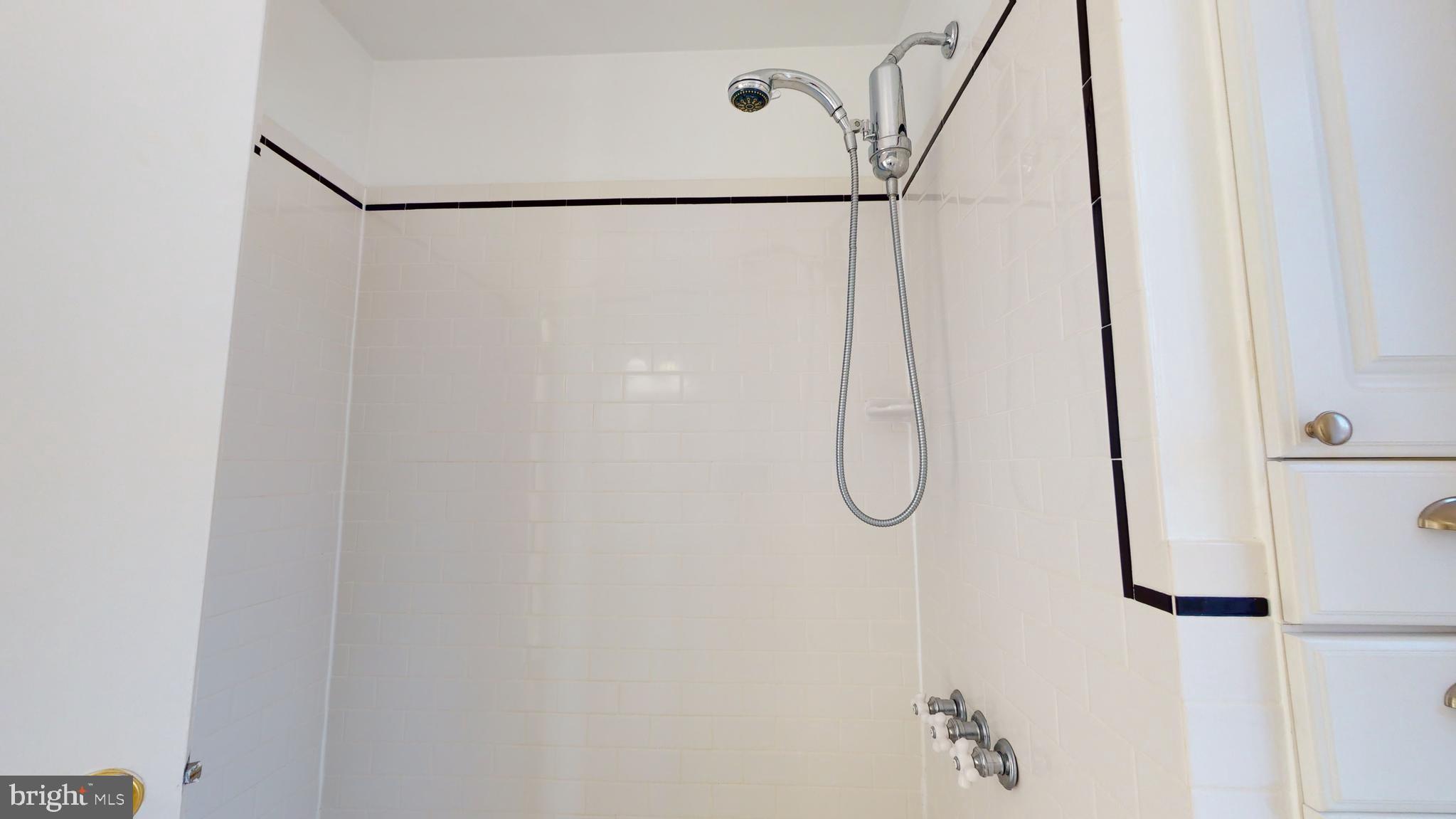 SOUTHAMPTON - Residential Lease