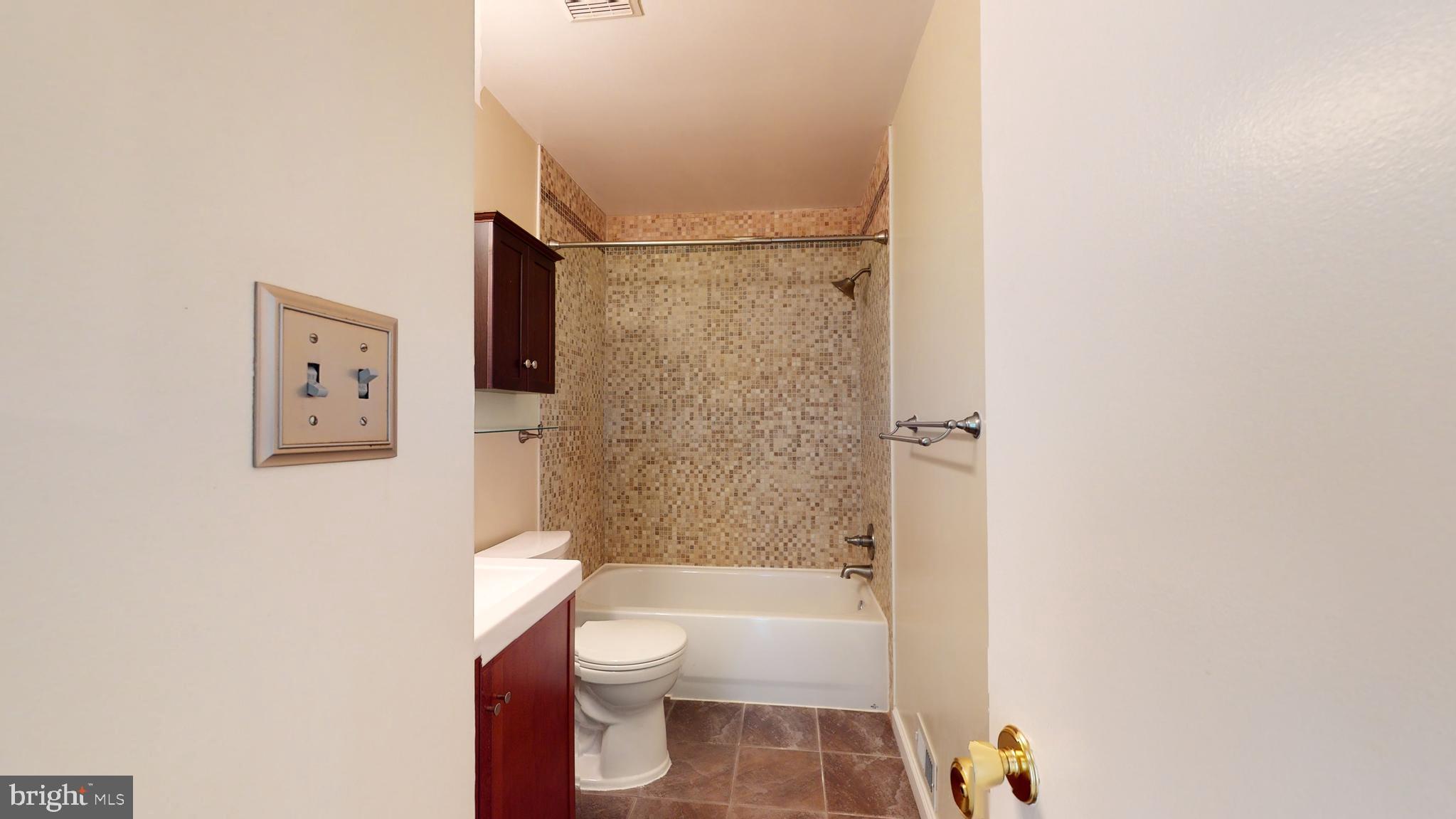 SOUTHAMPTON - Residential Lease