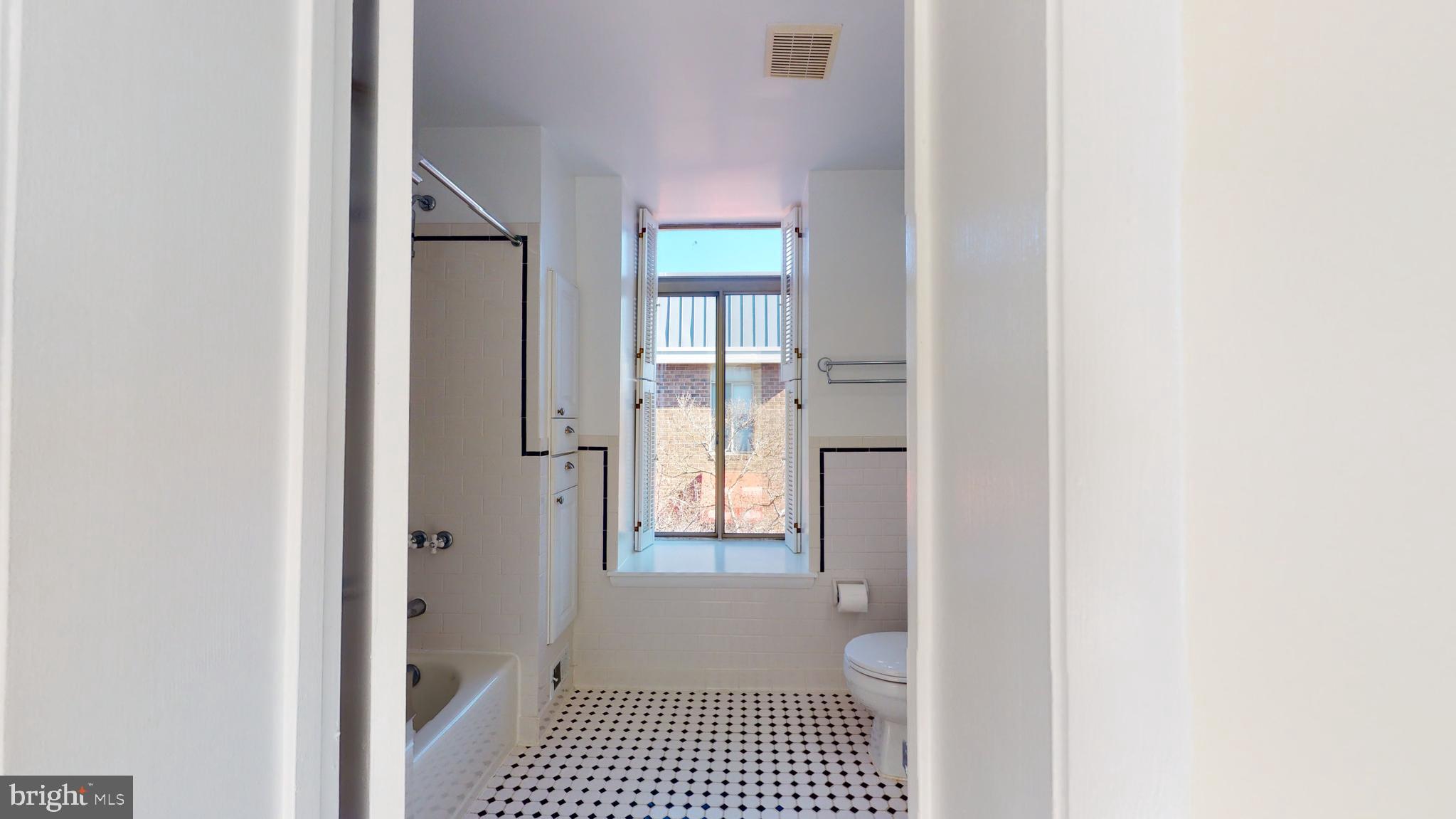 SOUTHAMPTON - Residential Lease