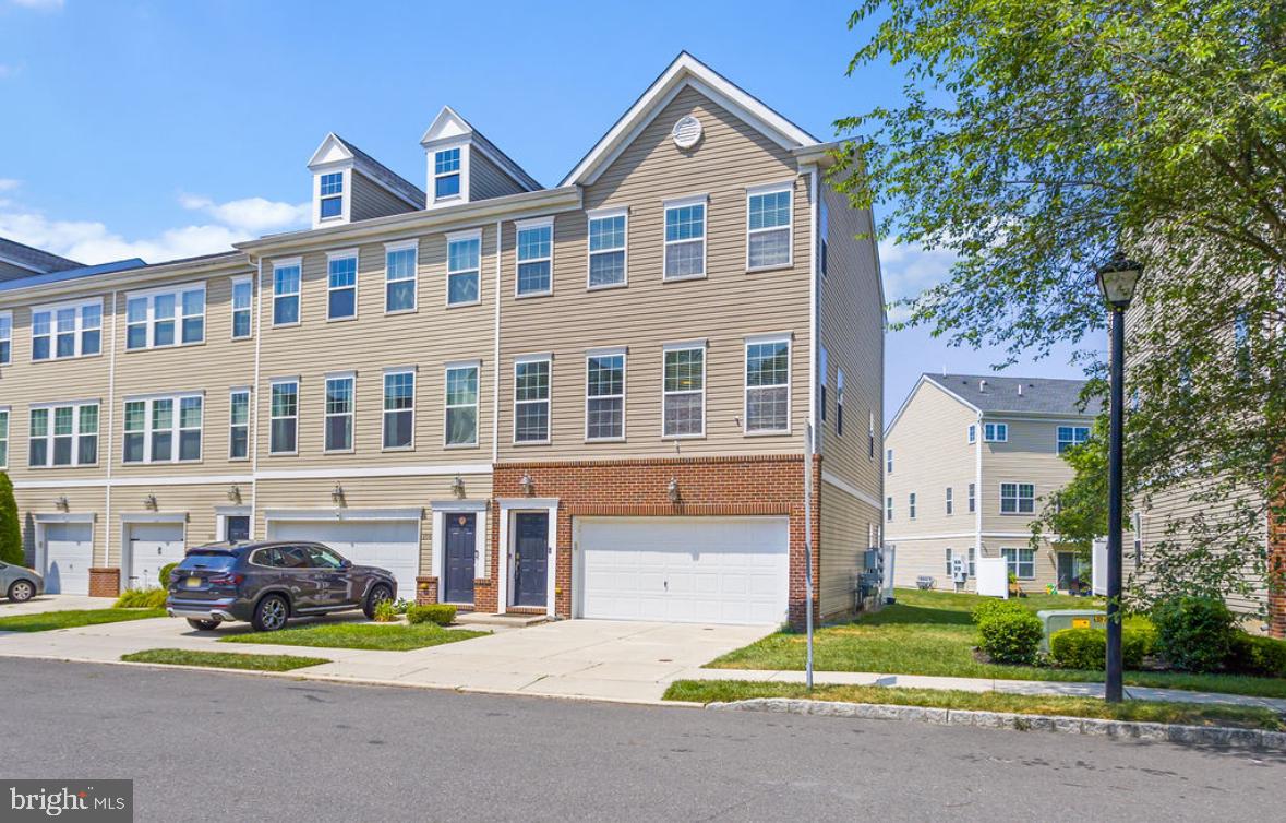 104 CREEKSIDE WAY