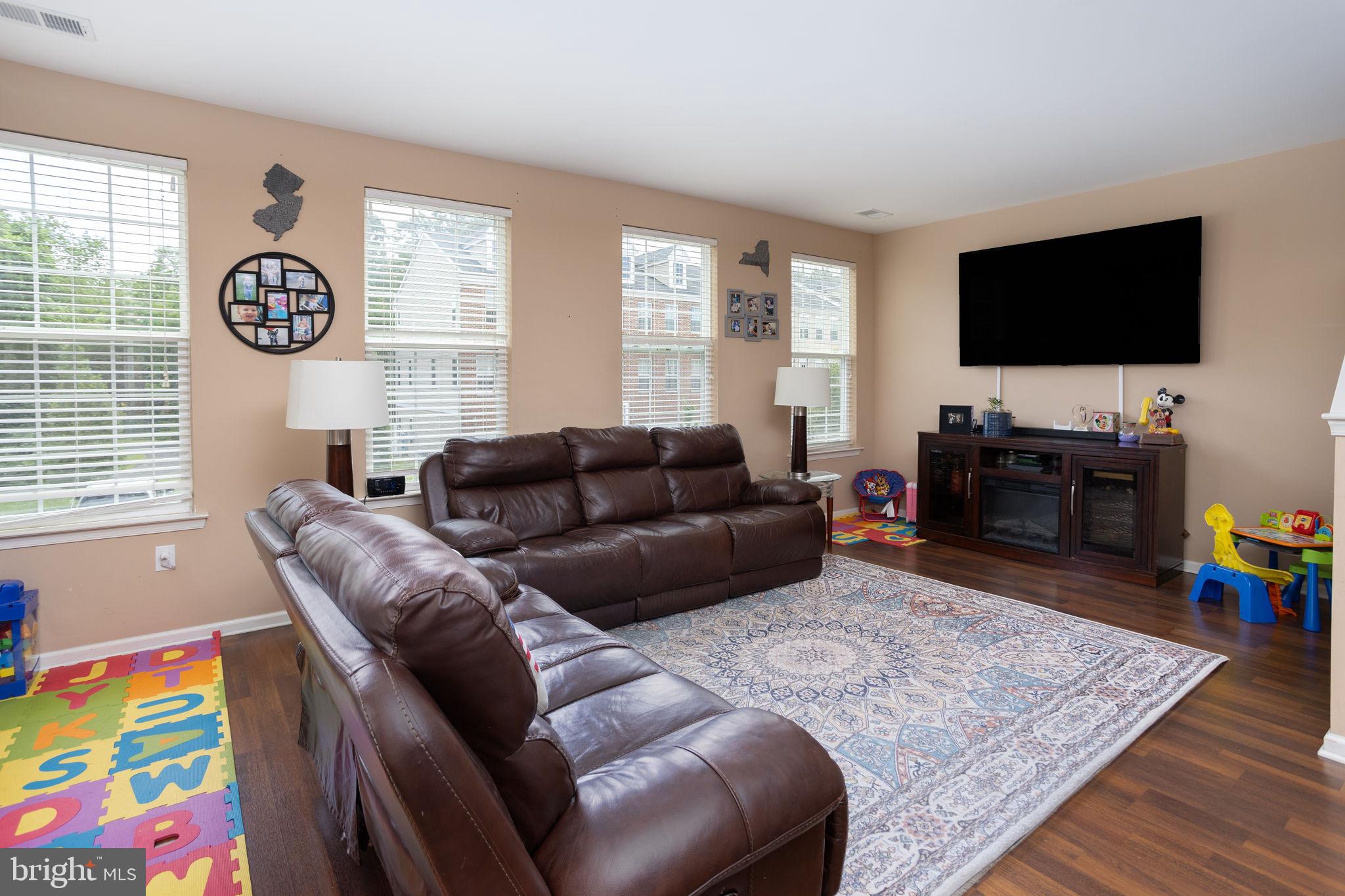 104 CREEKSIDE WAY