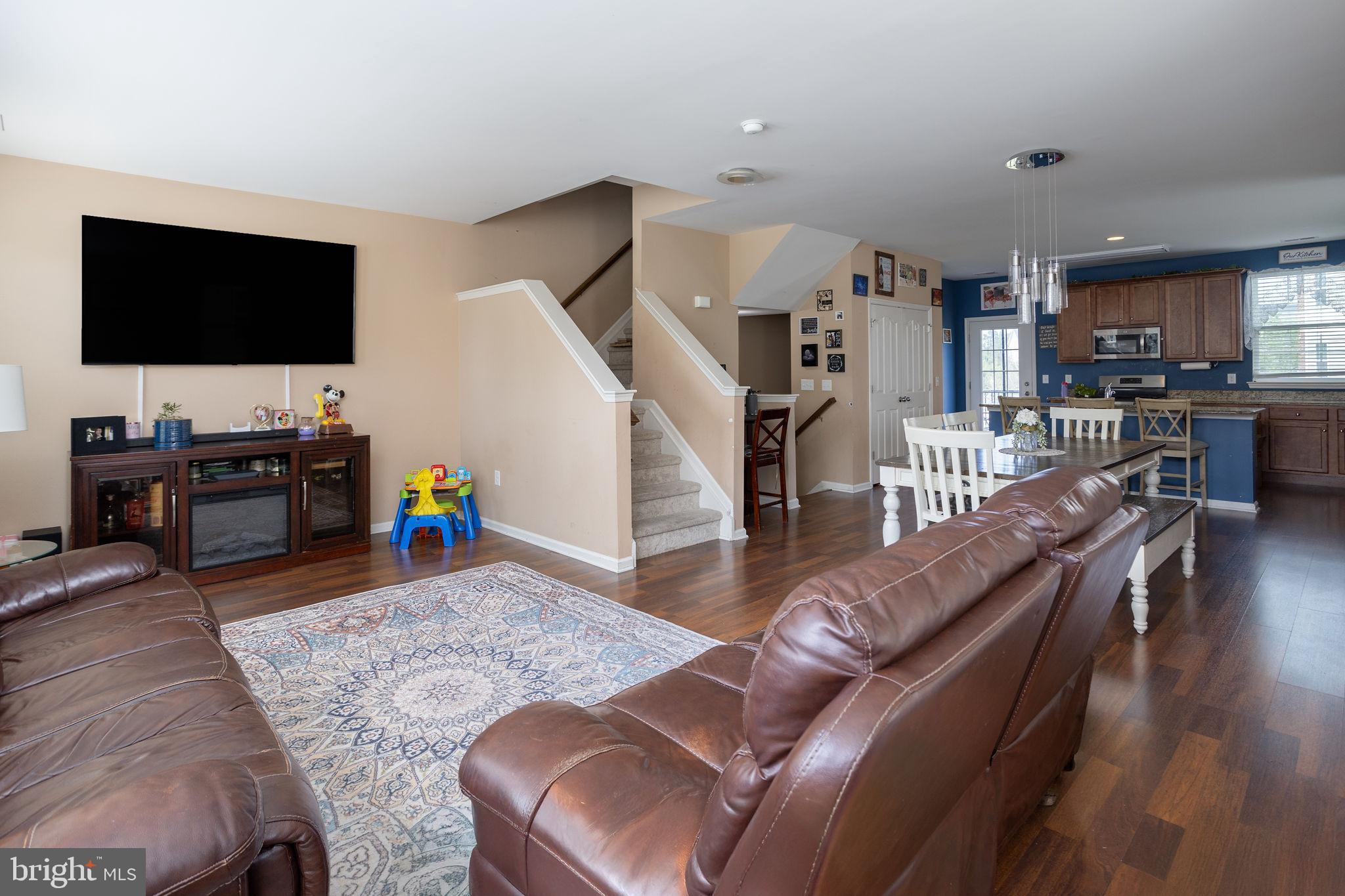 104 CREEKSIDE WAY