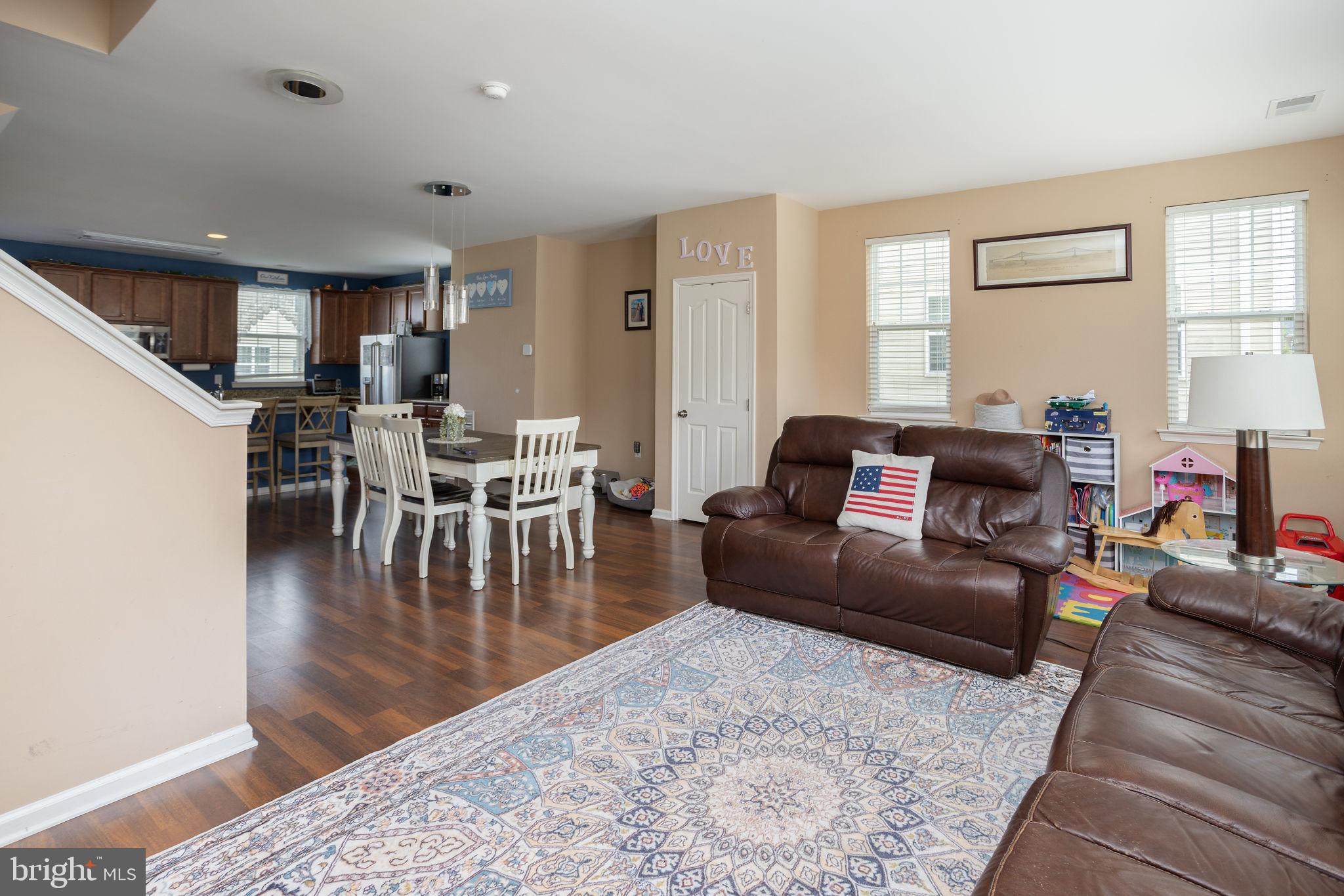 104 CREEKSIDE WAY