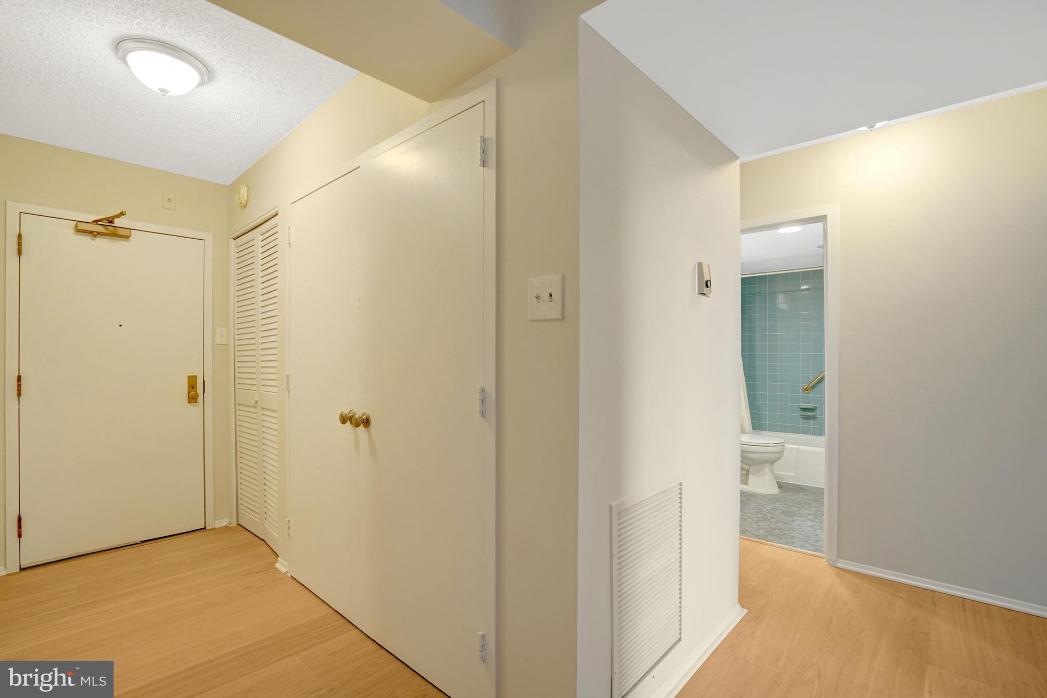 3800 FAIRFAX DRIVE 1211