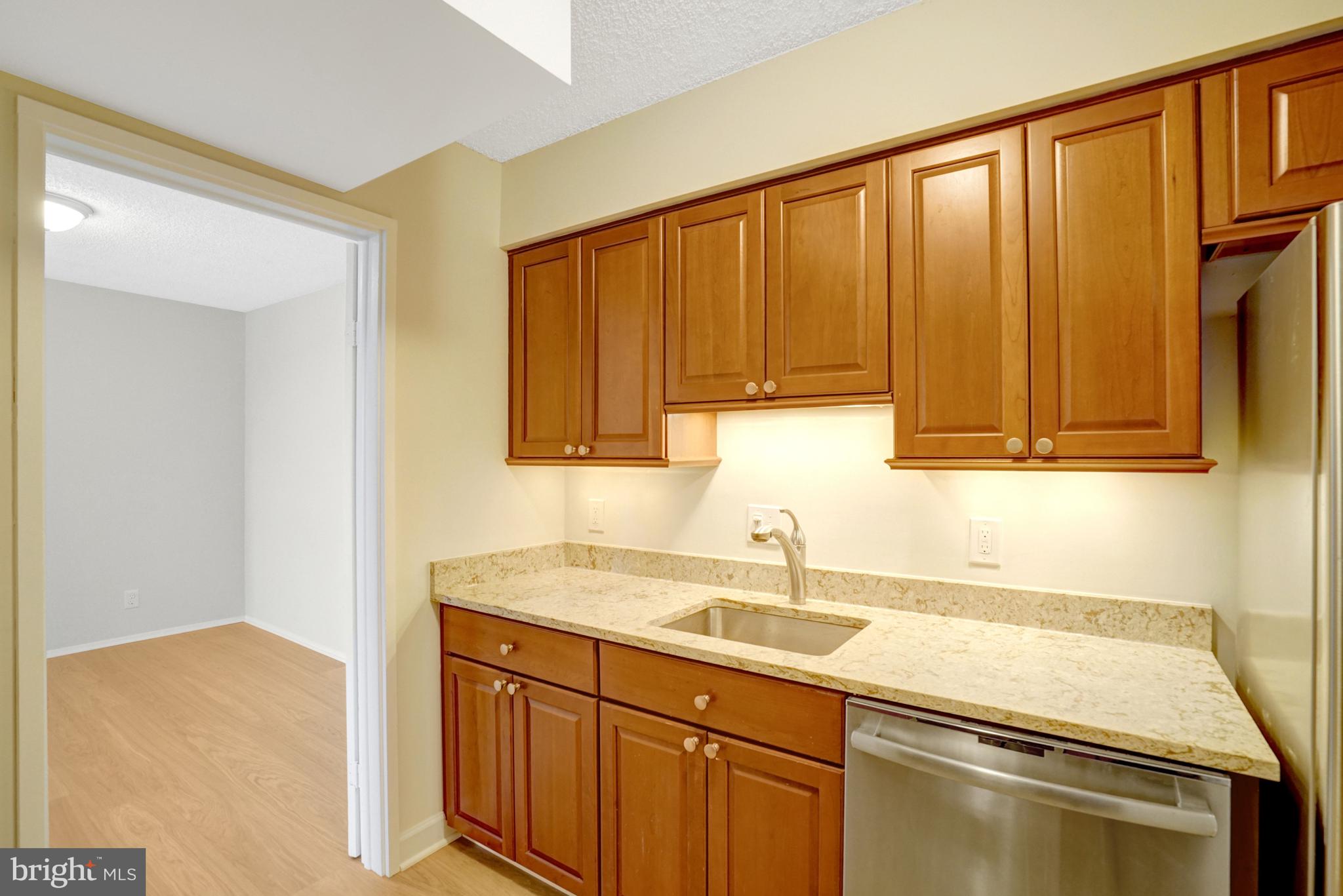 3800 FAIRFAX DRIVE 1211