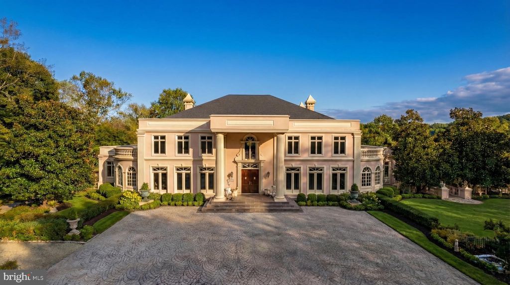 Photo of 651 Mine Ridge Road, GREAT FALLS, VA 22066 (MLS # VAFX2289576)