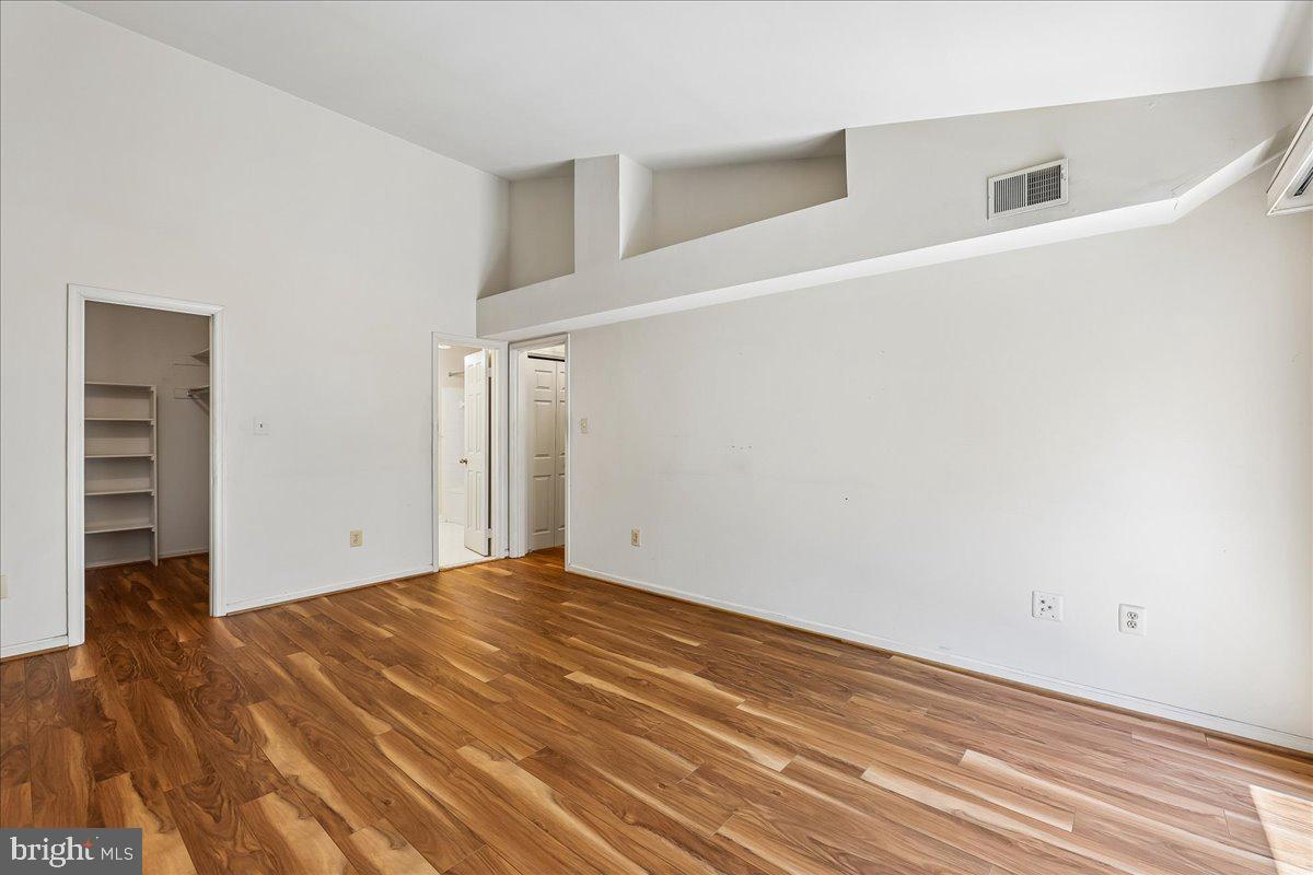 HAMPTON POINTE - Residential