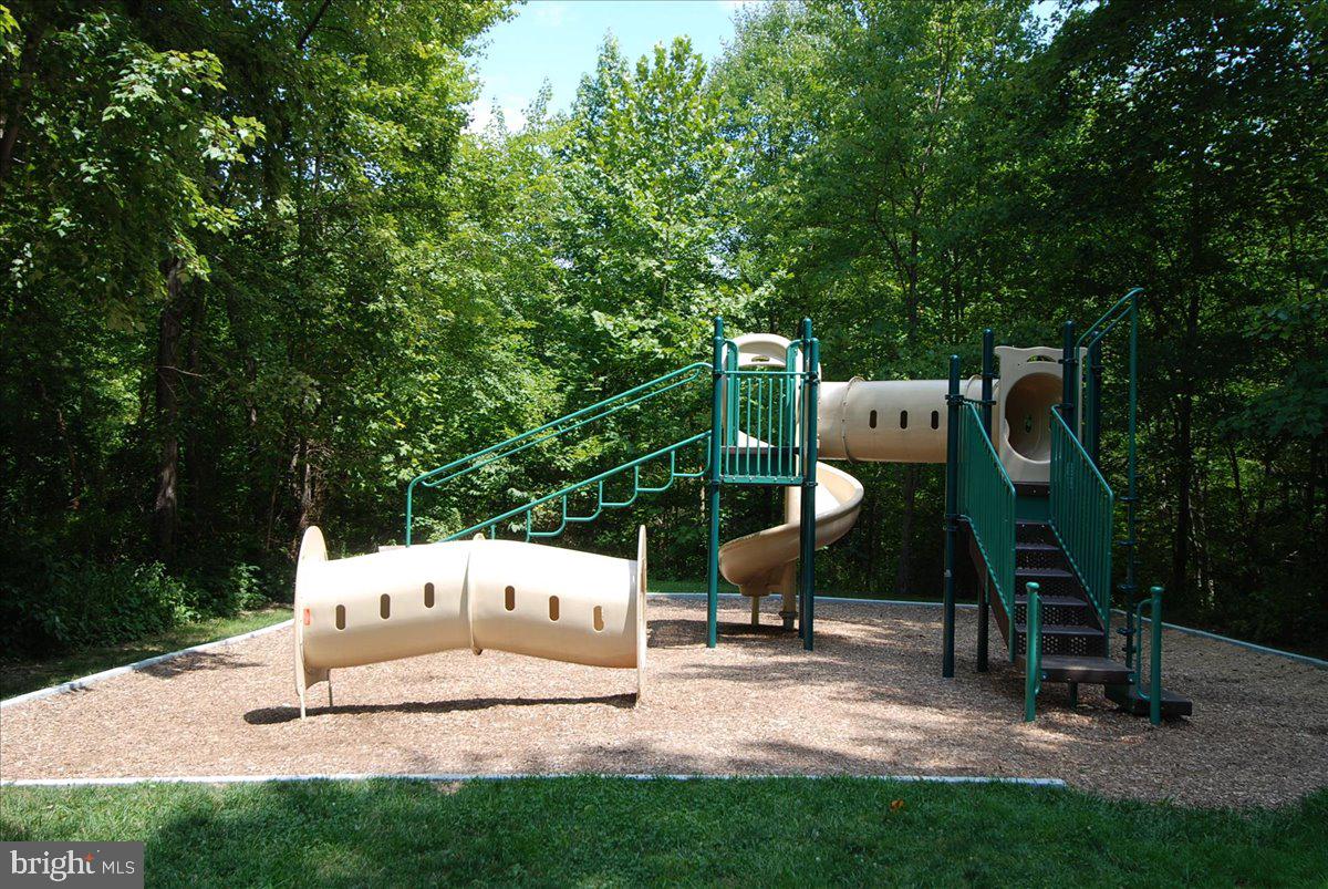 HAMPTON POINTE - Residential