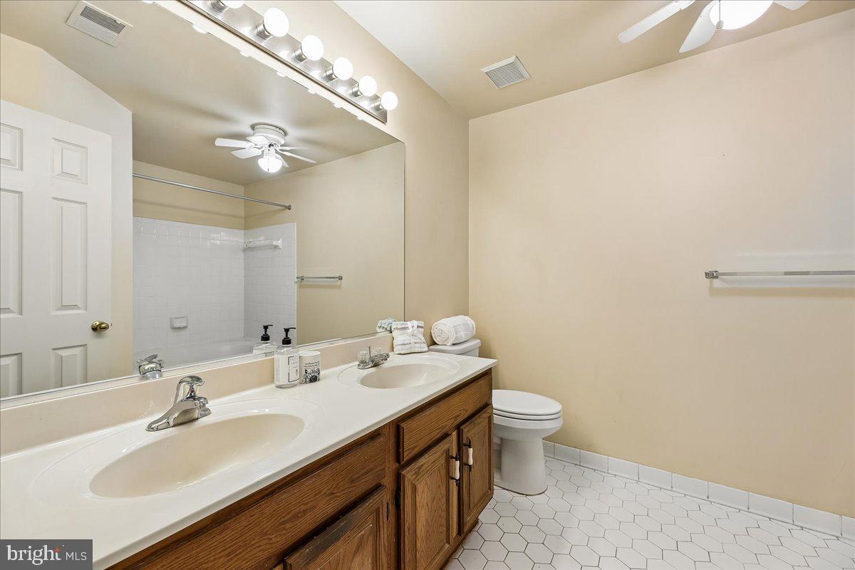 HAMPTON POINTE - Residential