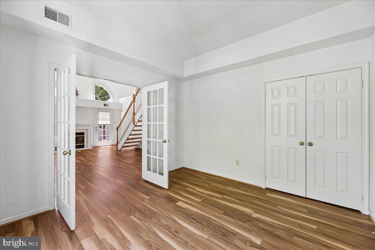 HAMPTON POINTE - Residential