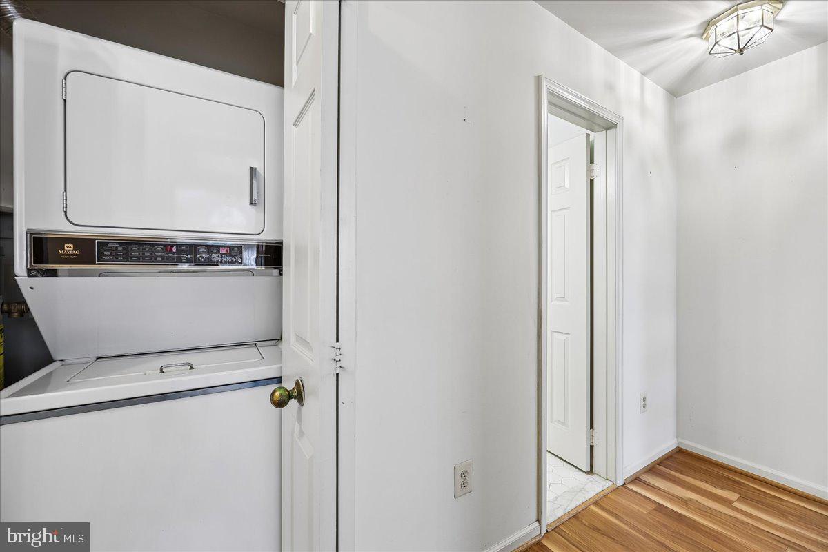 HAMPTON POINTE - Residential