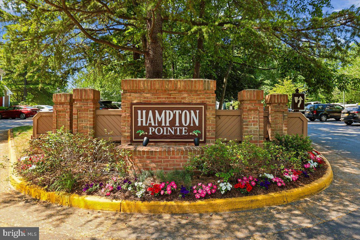 HAMPTON POINTE - Residential