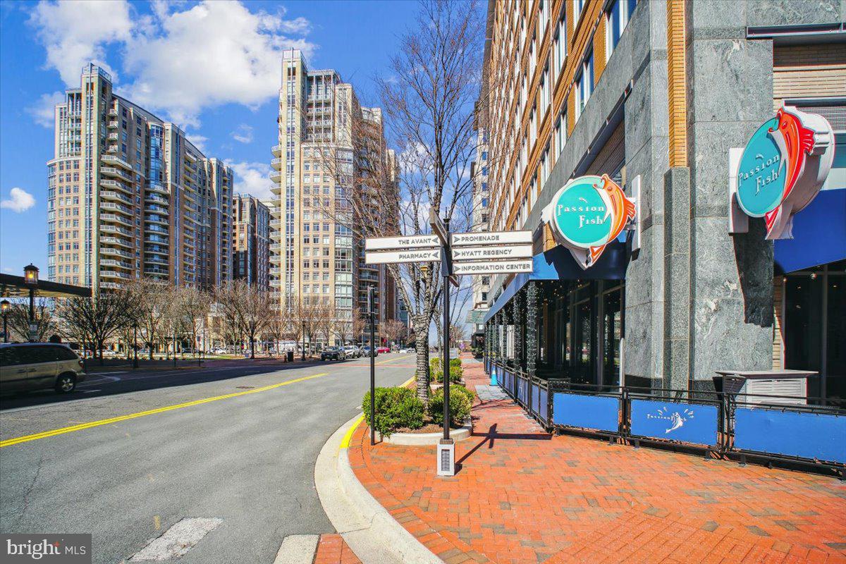 HAMPTON POINTE - Residential