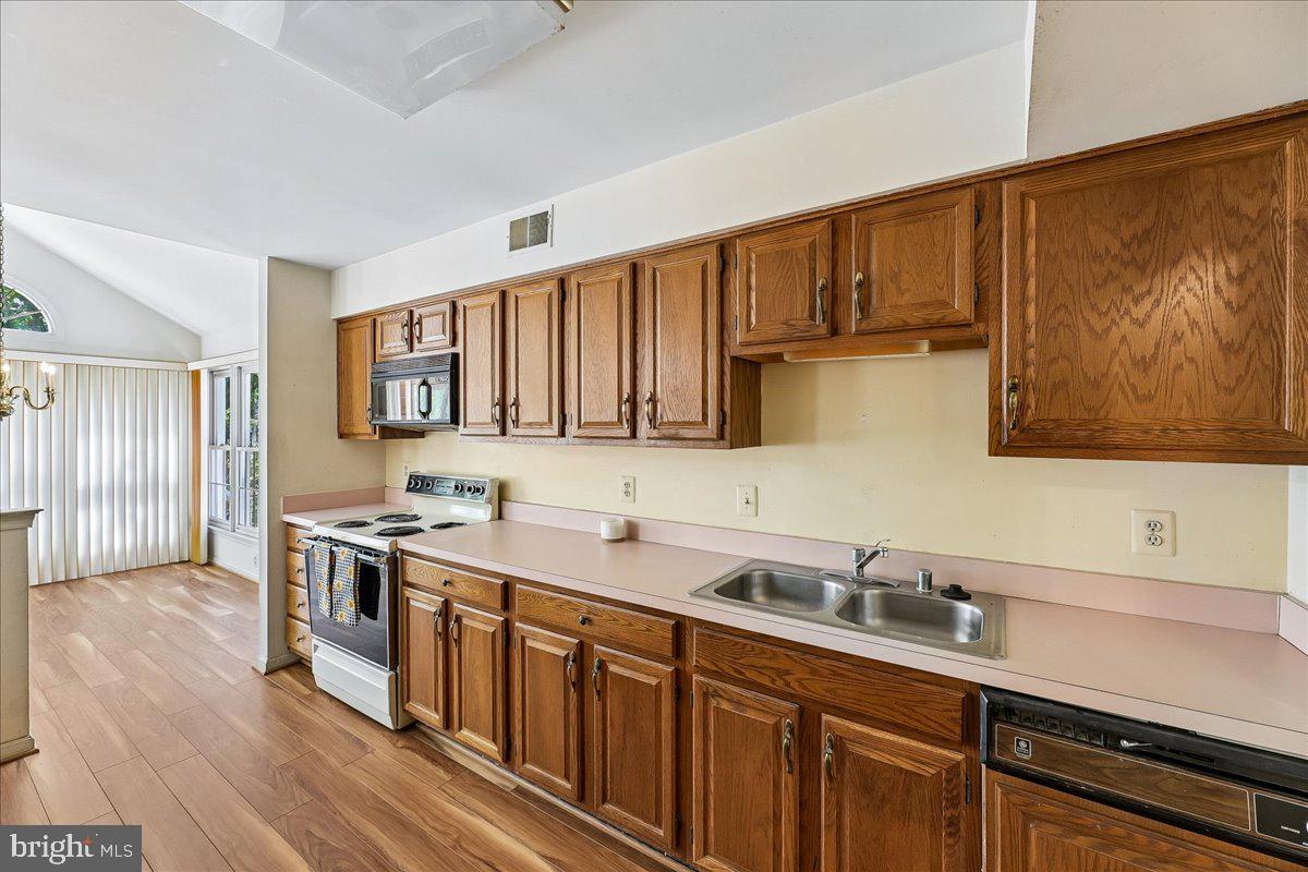 HAMPTON POINTE - Residential