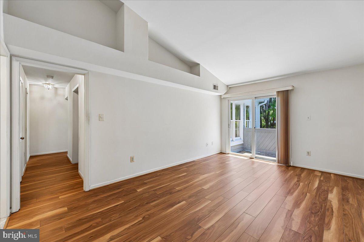 HAMPTON POINTE - Residential