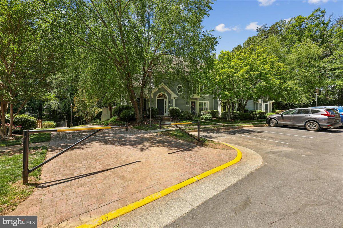 HAMPTON POINTE - Residential
