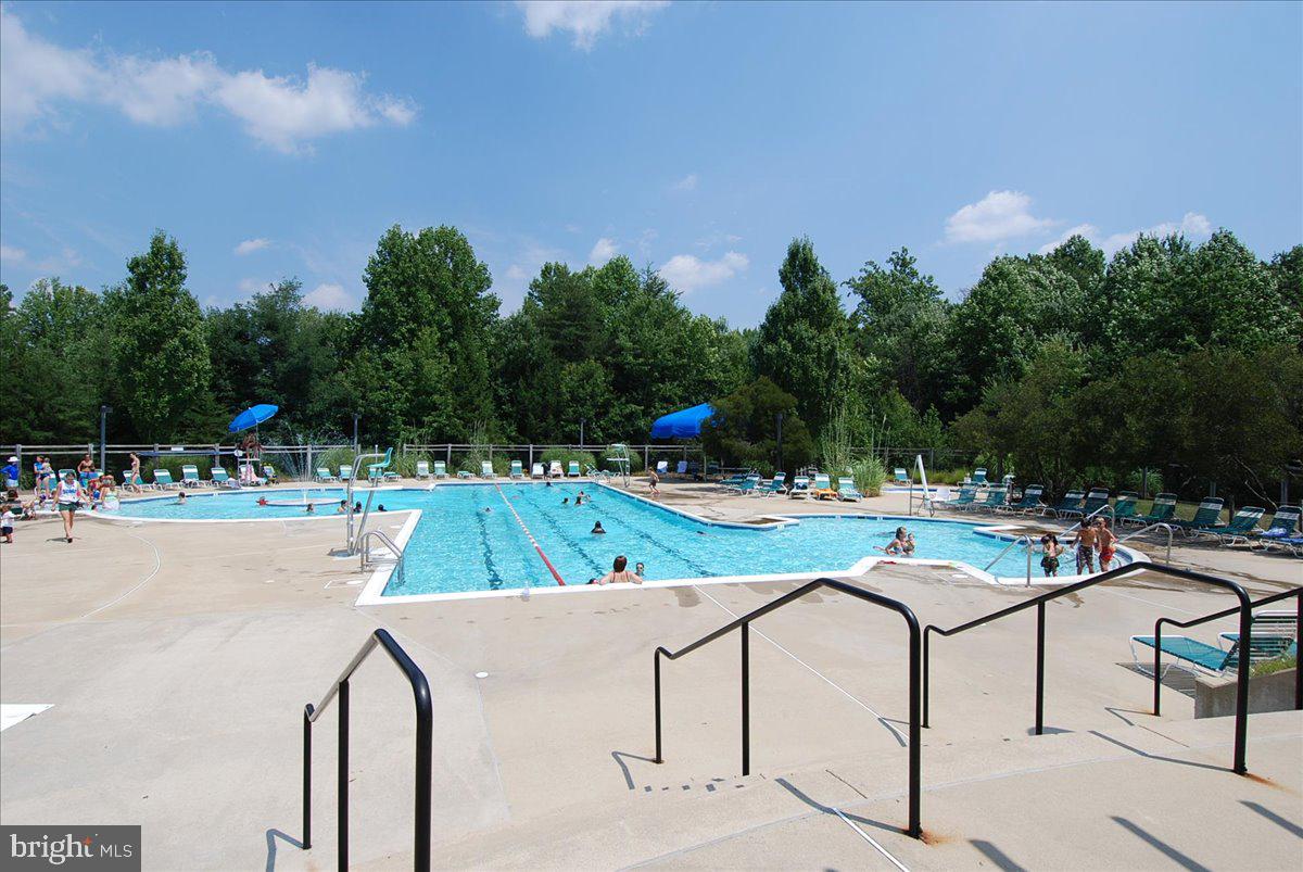 HAMPTON POINTE - Residential
