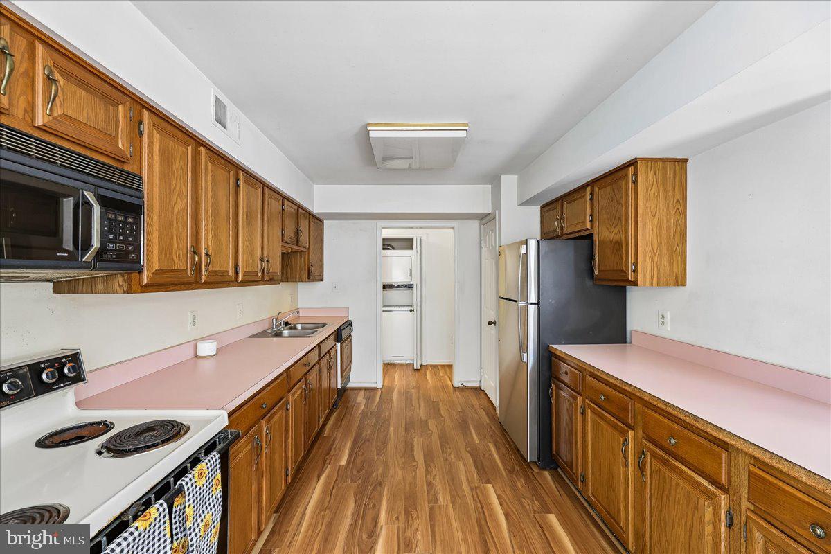 HAMPTON POINTE - Residential