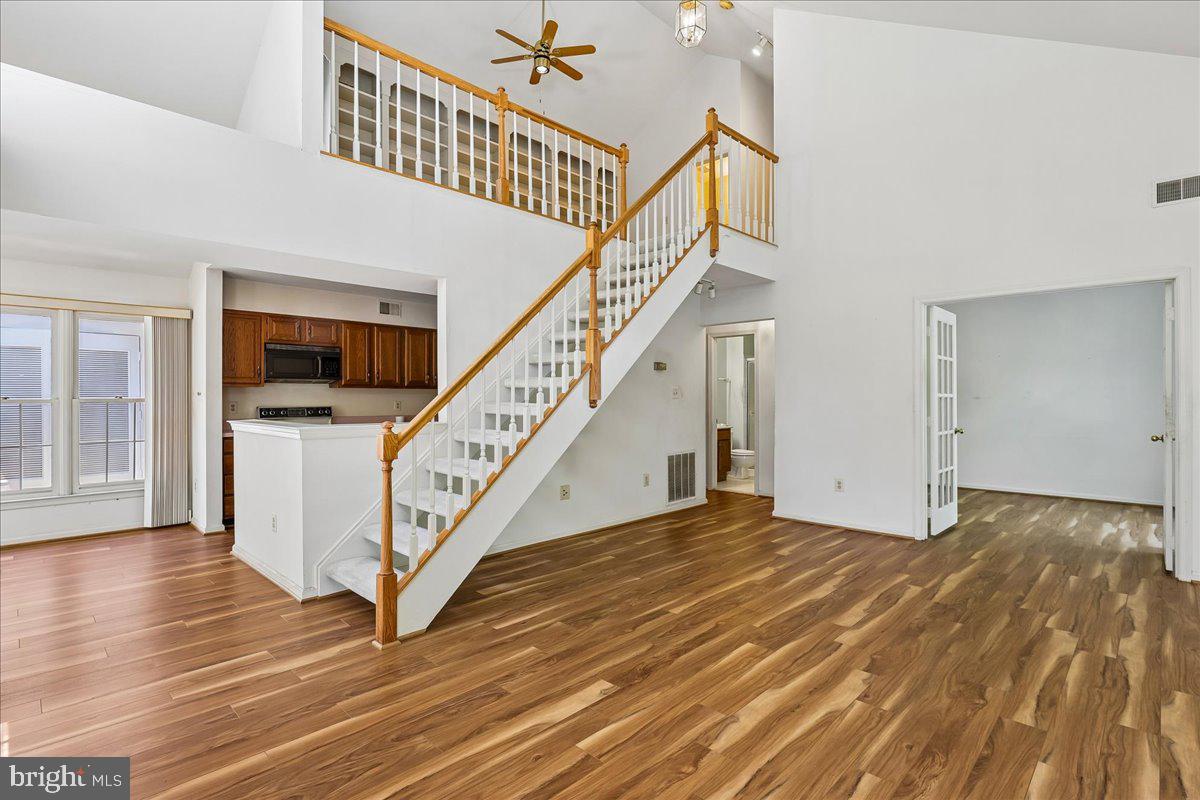 HAMPTON POINTE - Residential