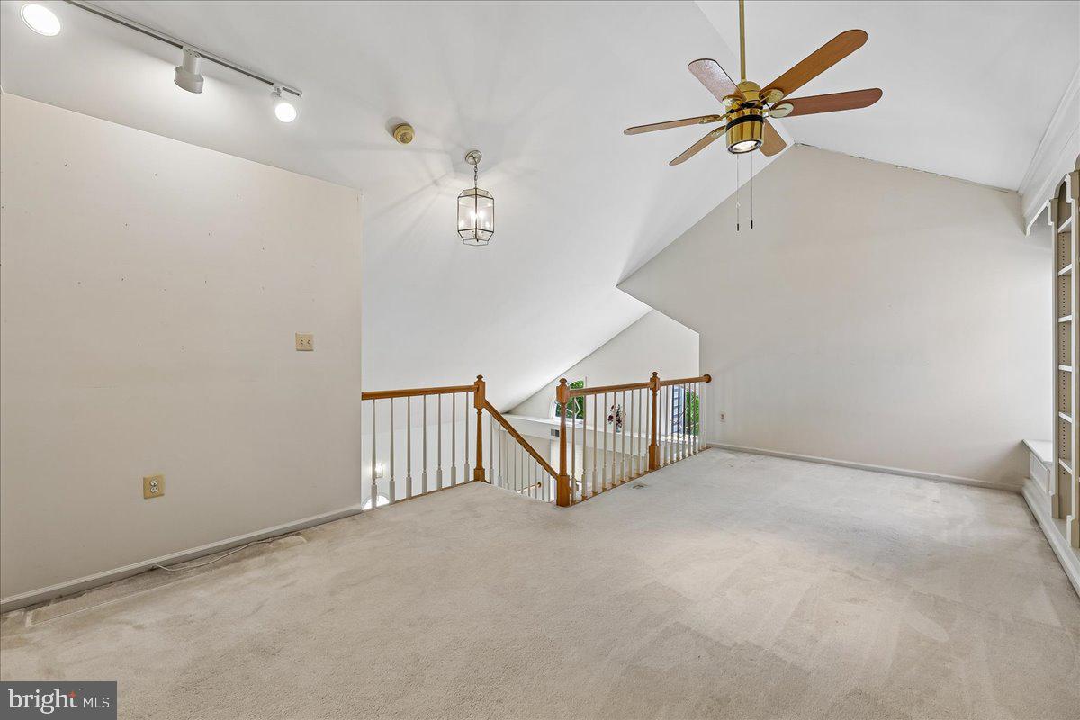 HAMPTON POINTE - Residential