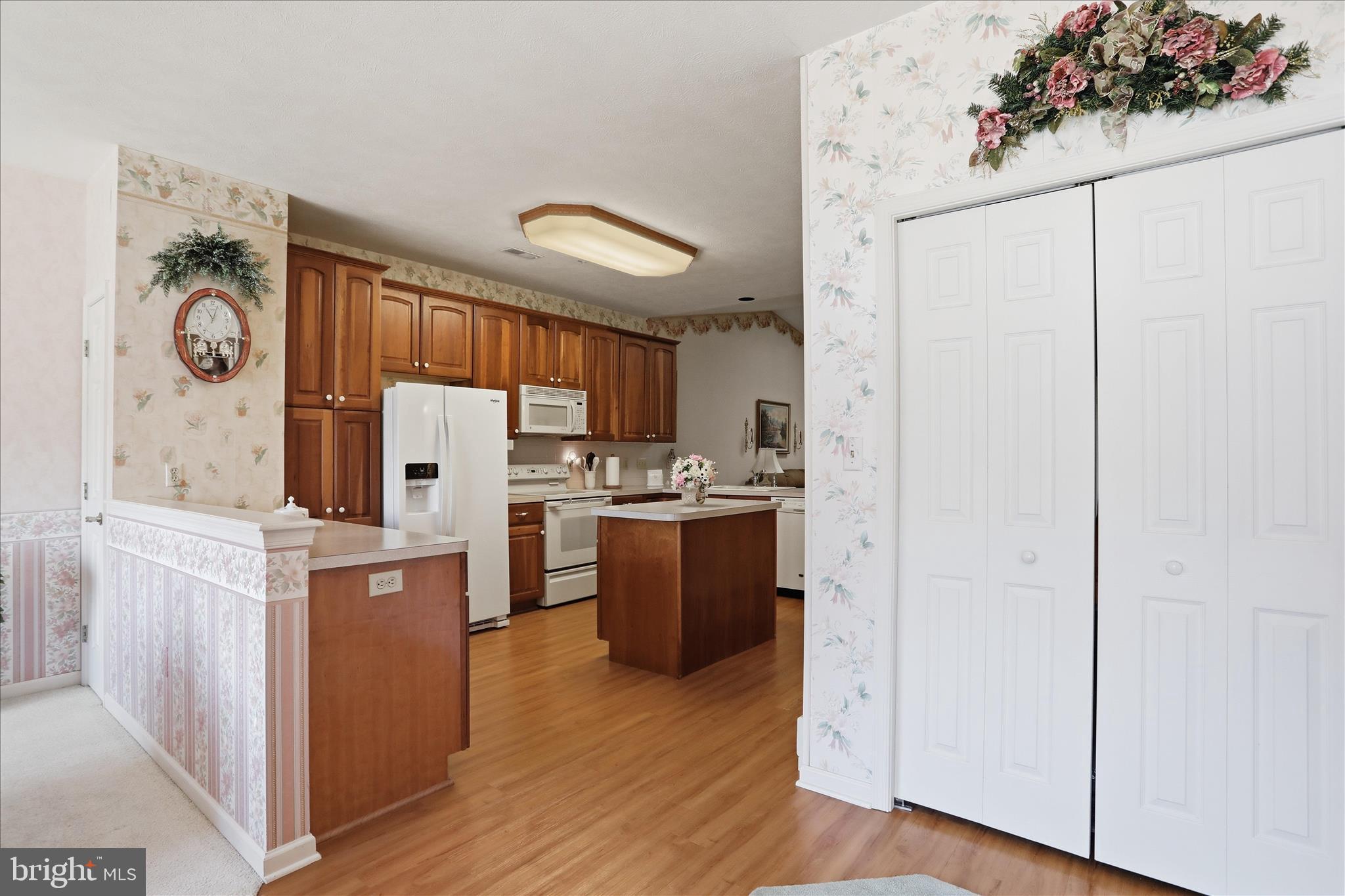 SUMMERLAND MANOR - Residential