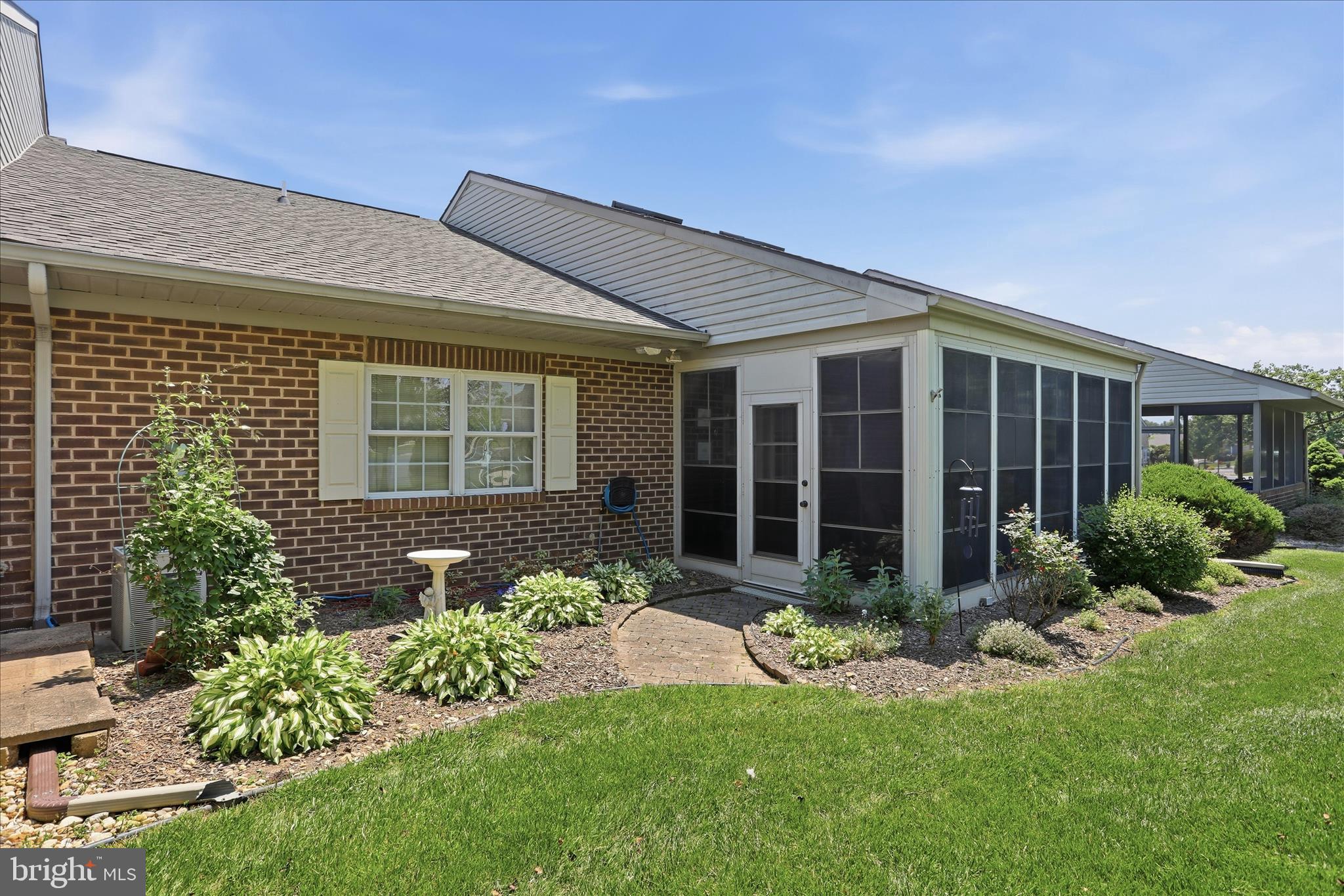SUMMERLAND MANOR - Residential