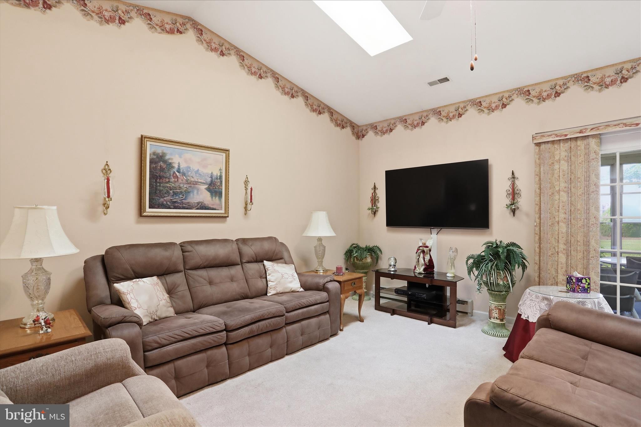 SUMMERLAND MANOR - Residential