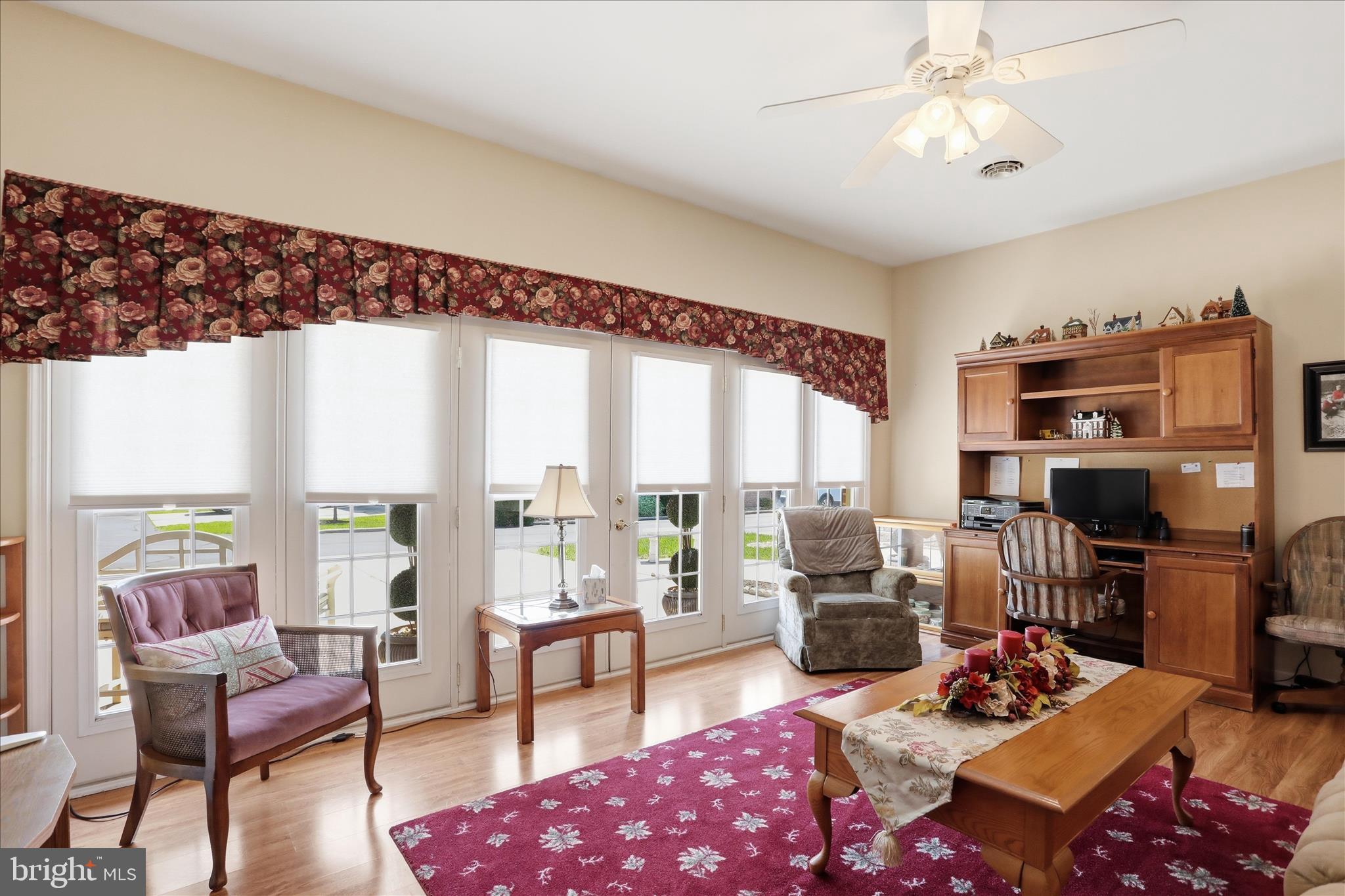 SUMMERLAND MANOR - Residential