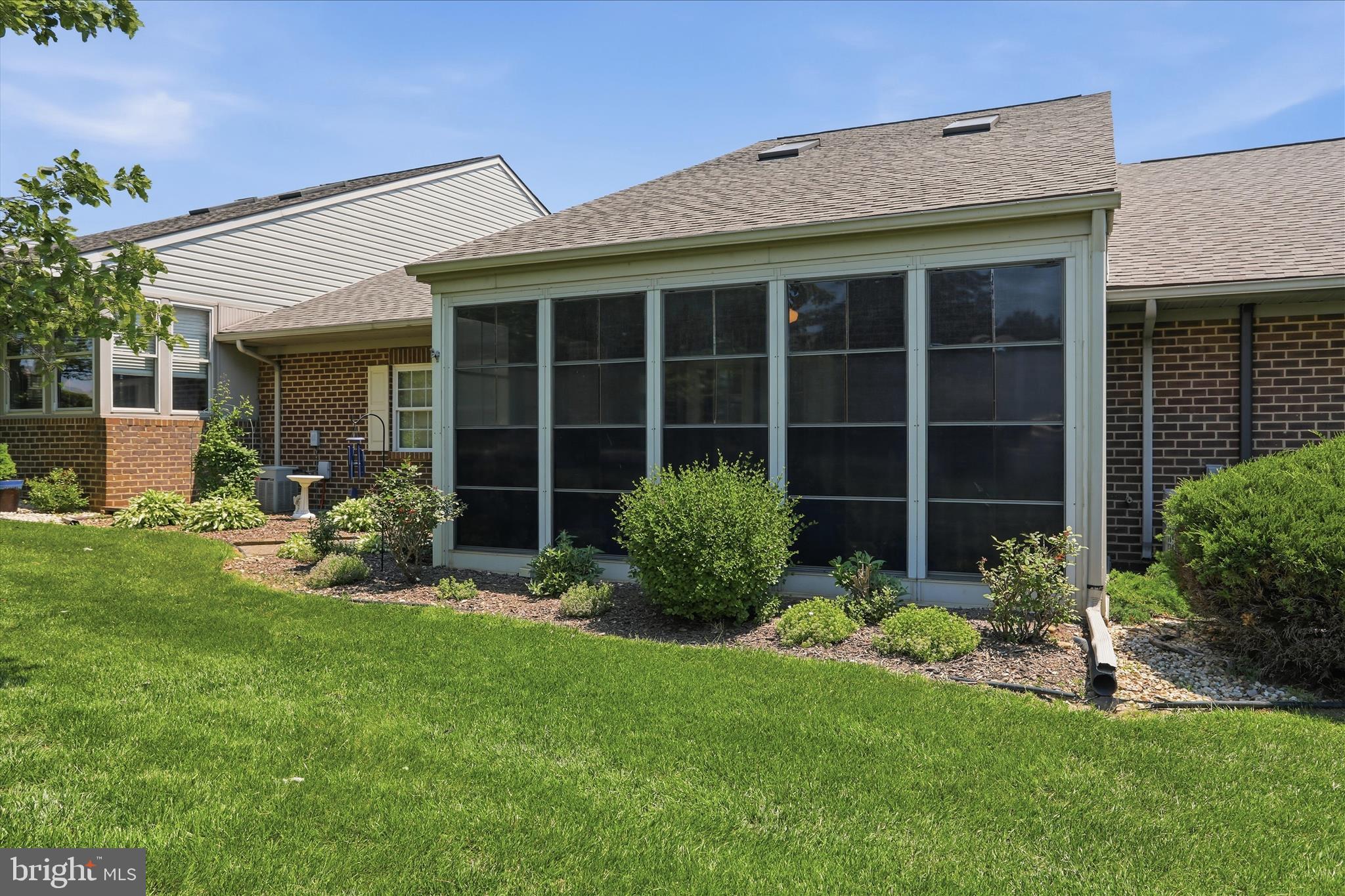 SUMMERLAND MANOR - Residential