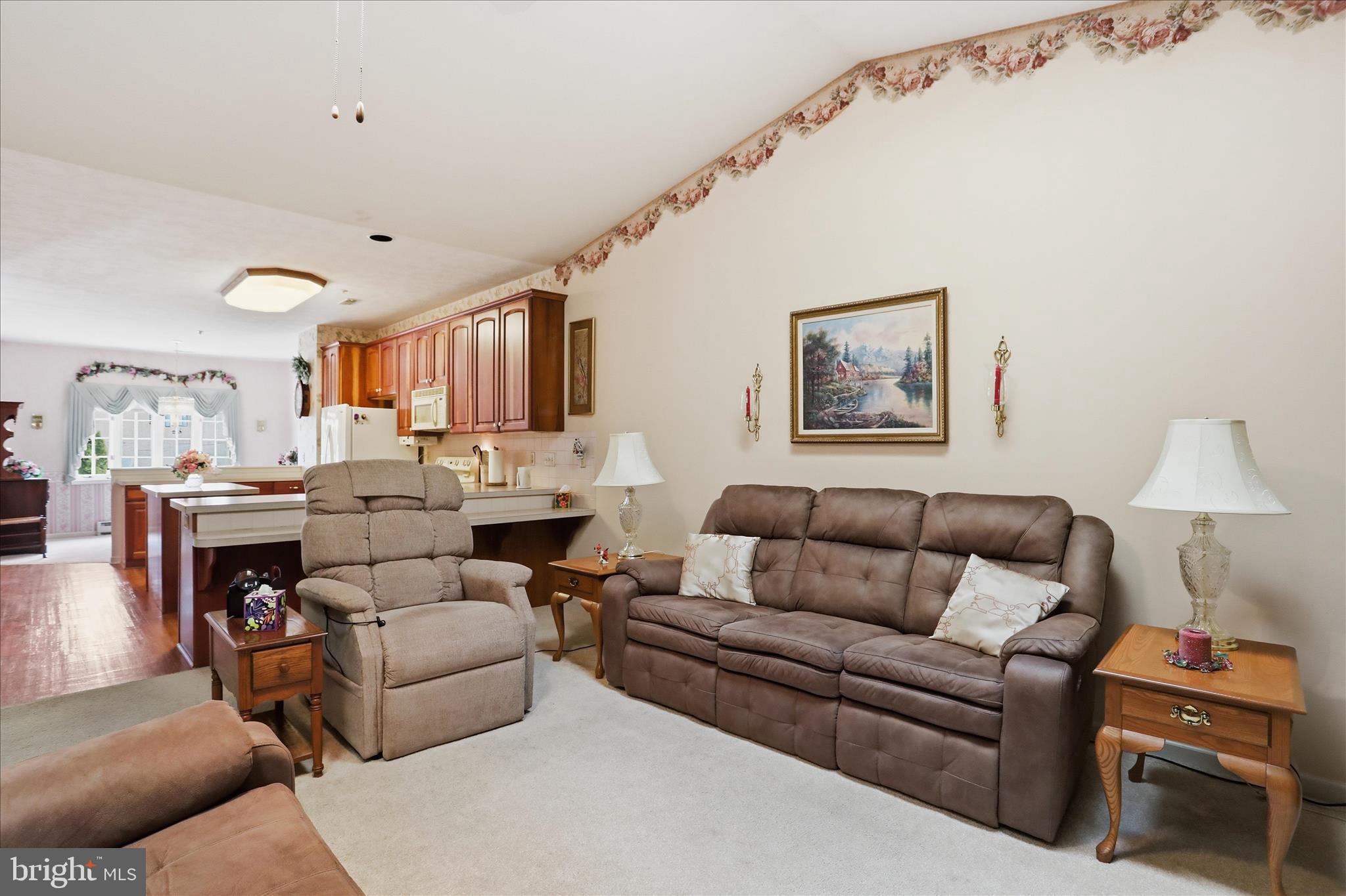 SUMMERLAND MANOR - Residential
