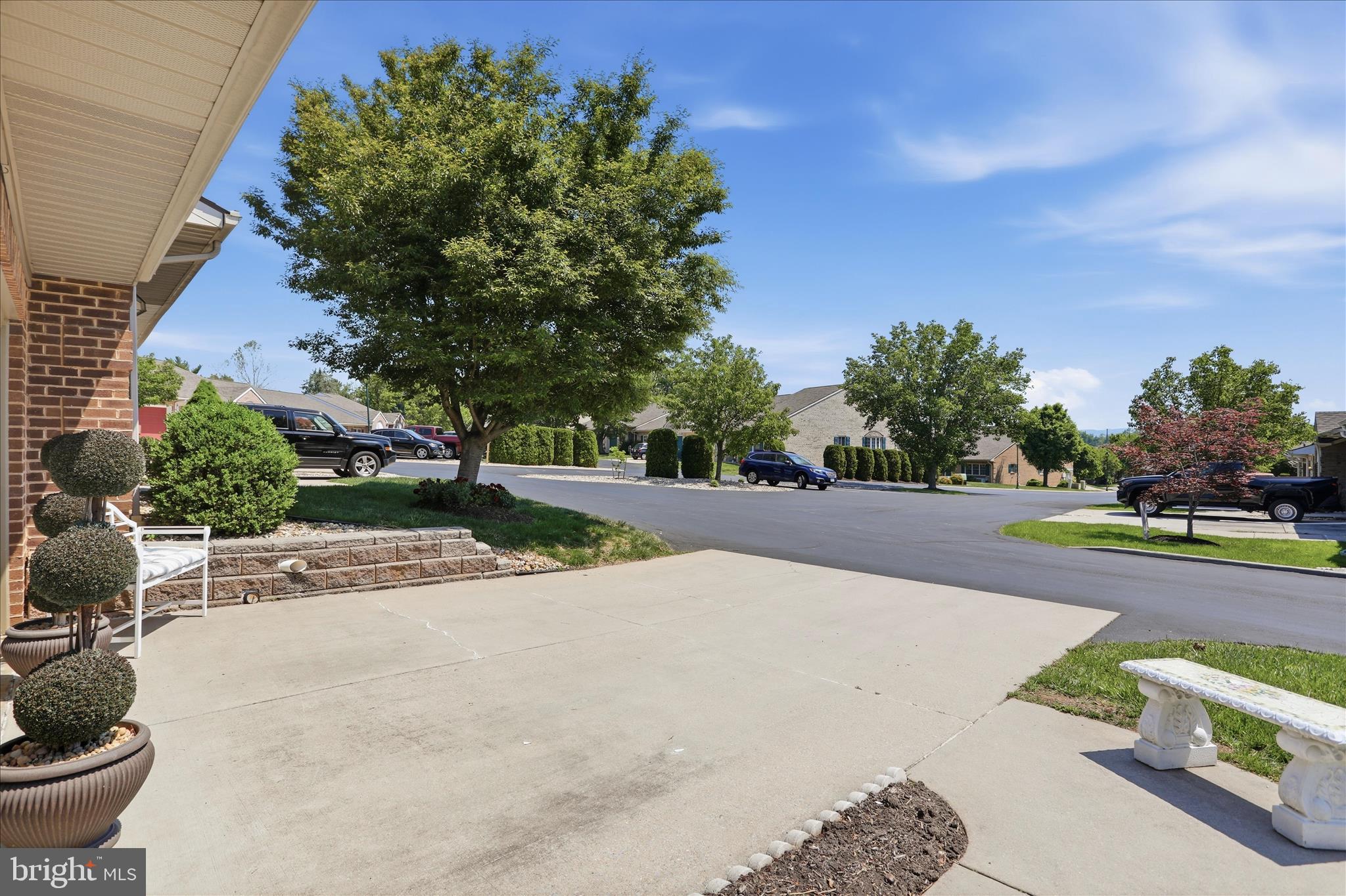 SUMMERLAND MANOR - Residential