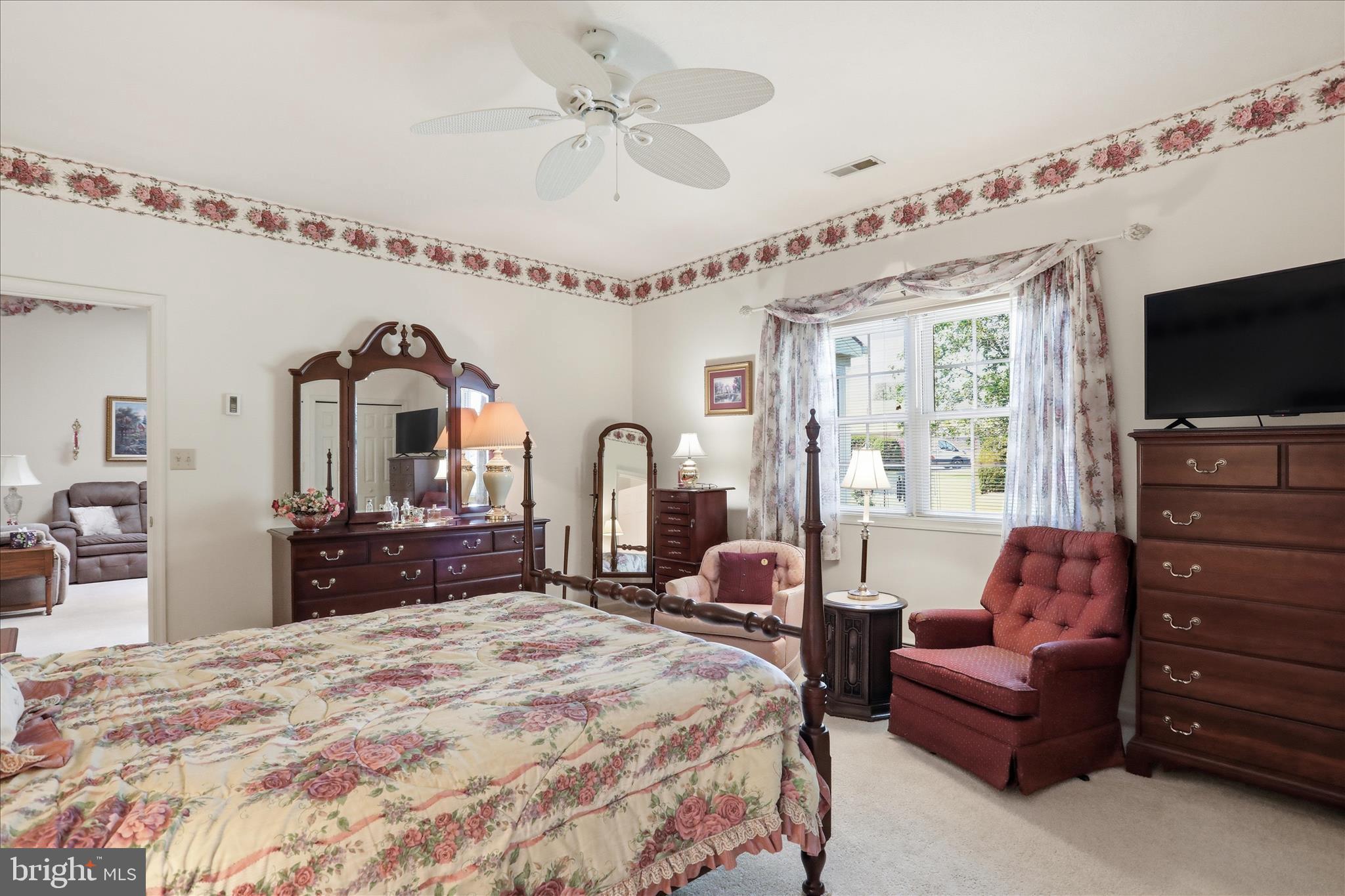 SUMMERLAND MANOR - Residential