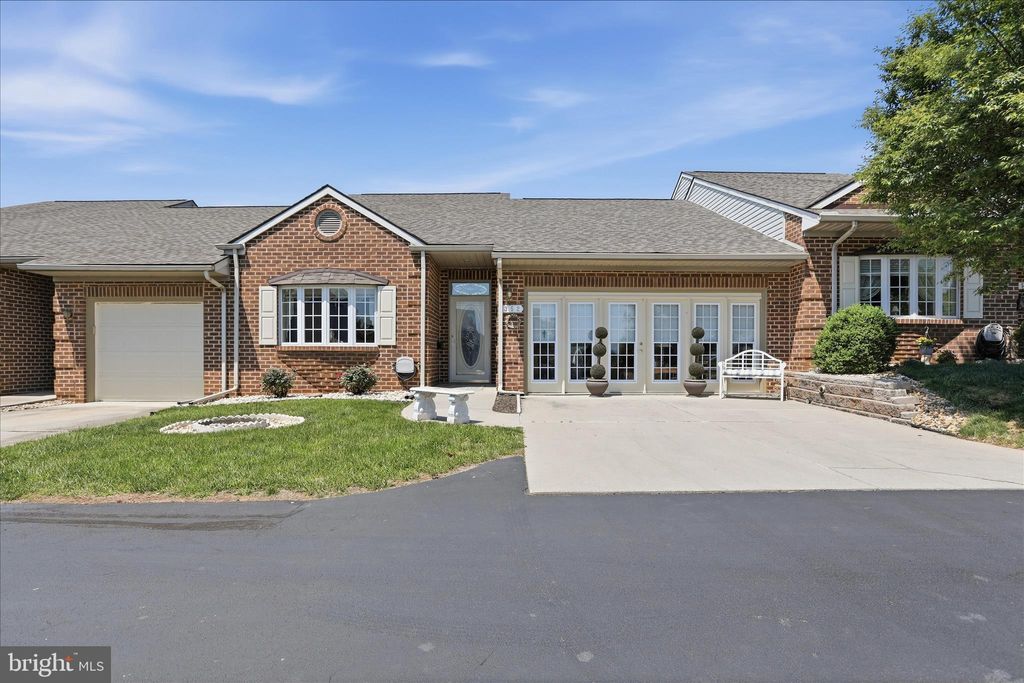 Photo of 352 Sunbrook Lane #117, HAGERSTOWN, MD 21742 (MLS # MDWA2037070)