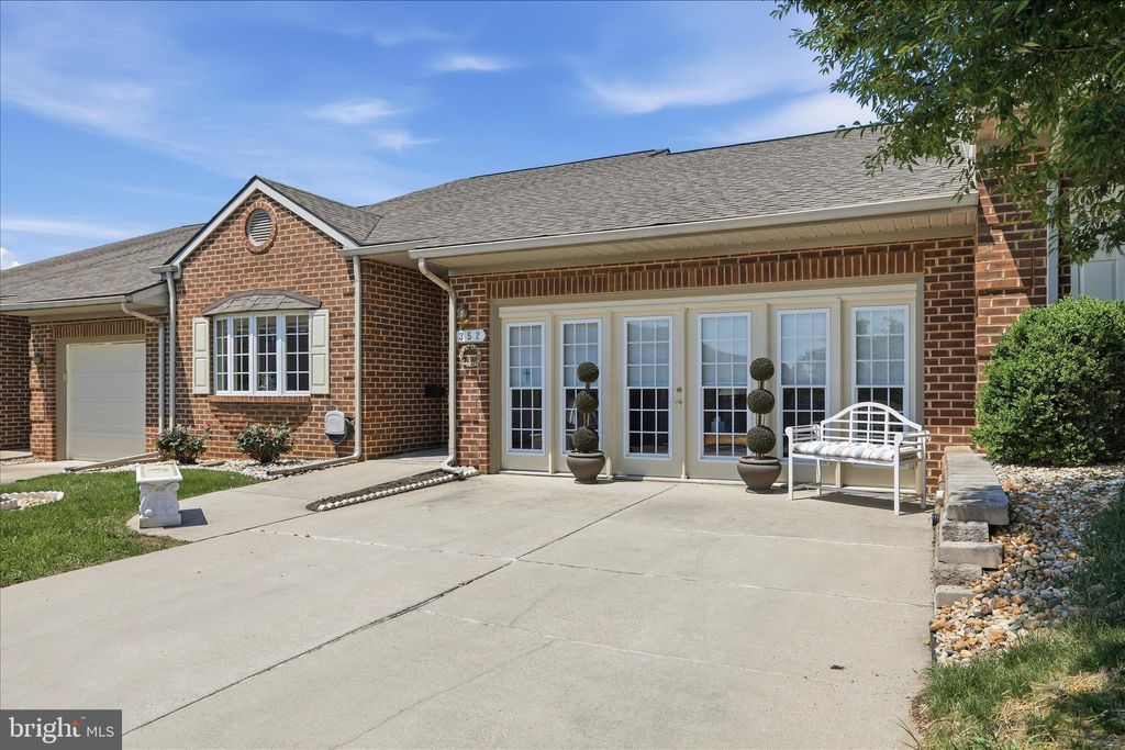 Photo of 352 Sunbrook Lane #117, HAGERSTOWN, MD 21742 (MLS # MDWA2037070)