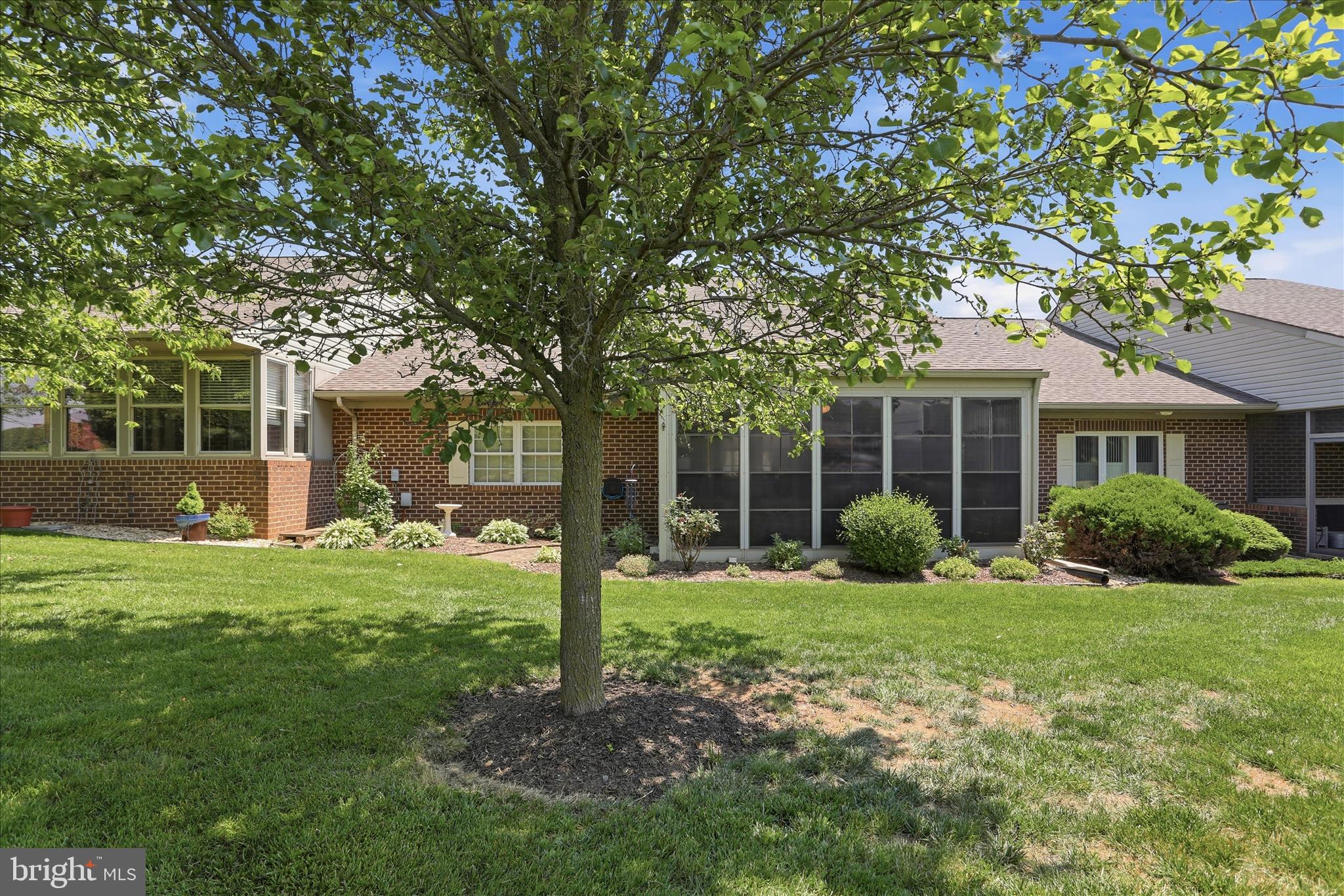 SUMMERLAND MANOR - Residential