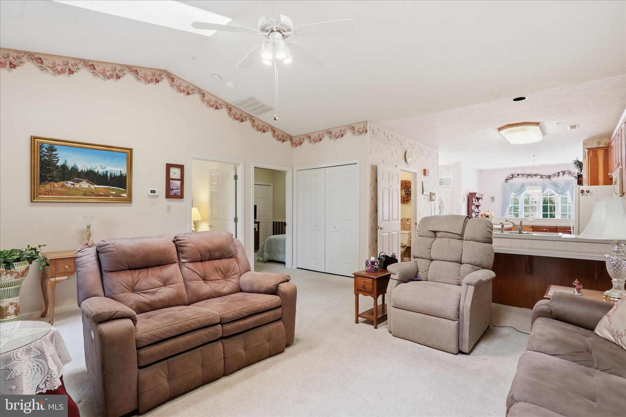 SUMMERLAND MANOR - Residential