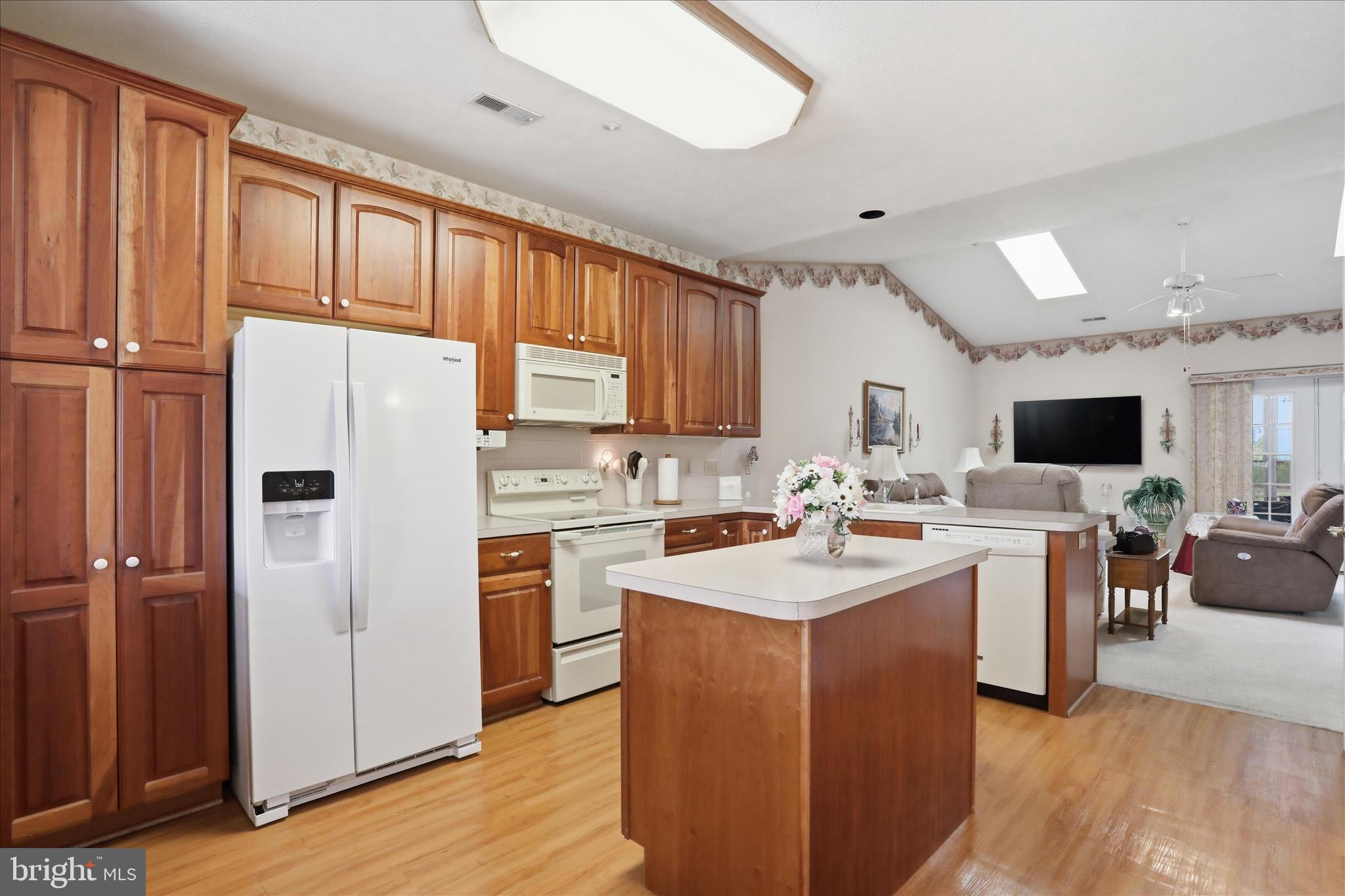 SUMMERLAND MANOR - Residential