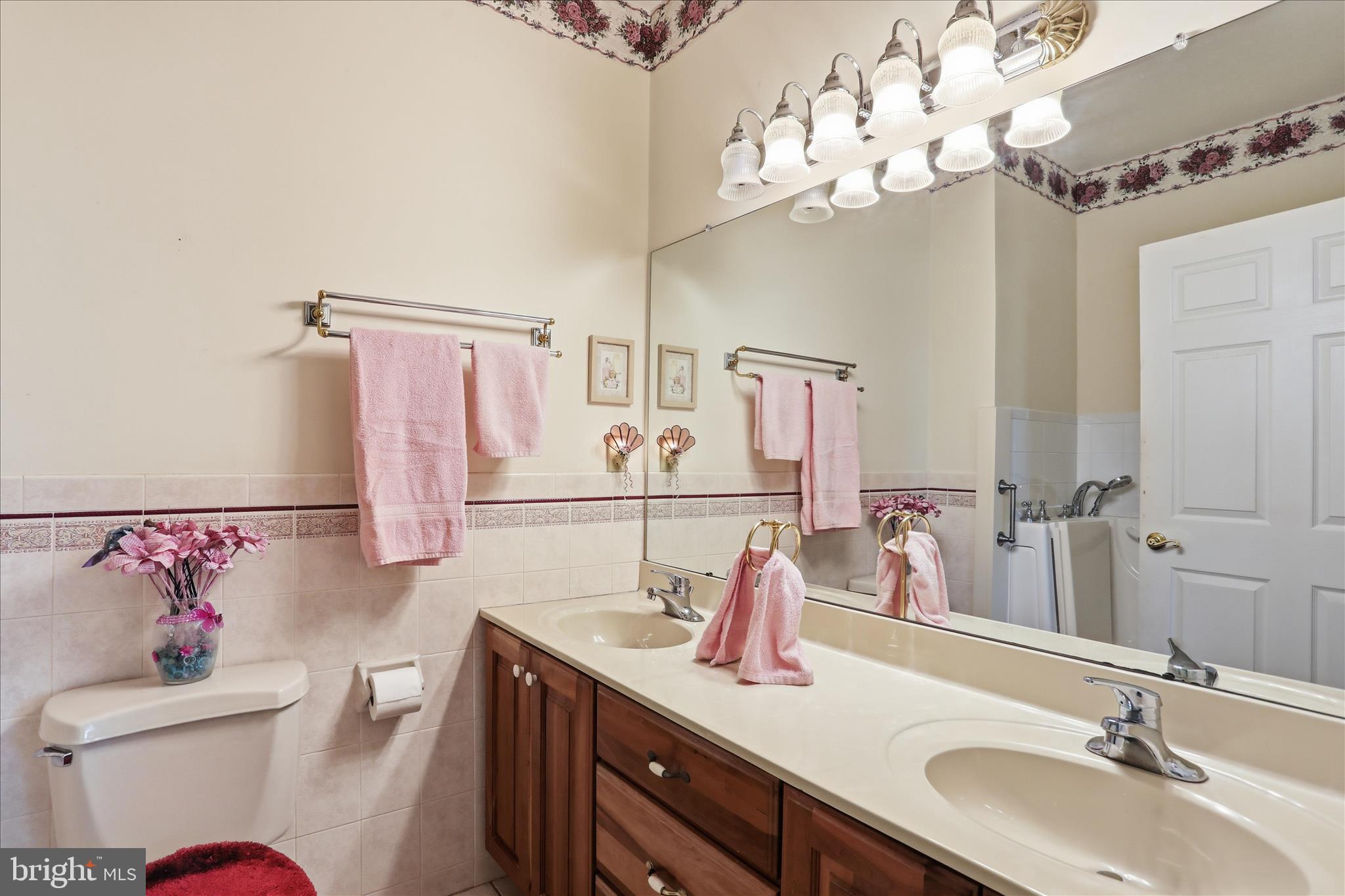SUMMERLAND MANOR - Residential