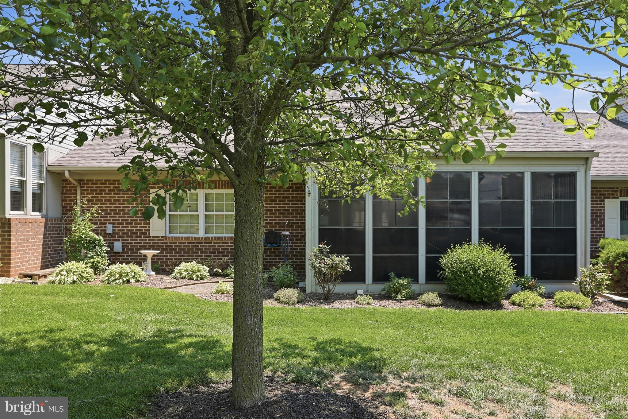 SUMMERLAND MANOR - Residential