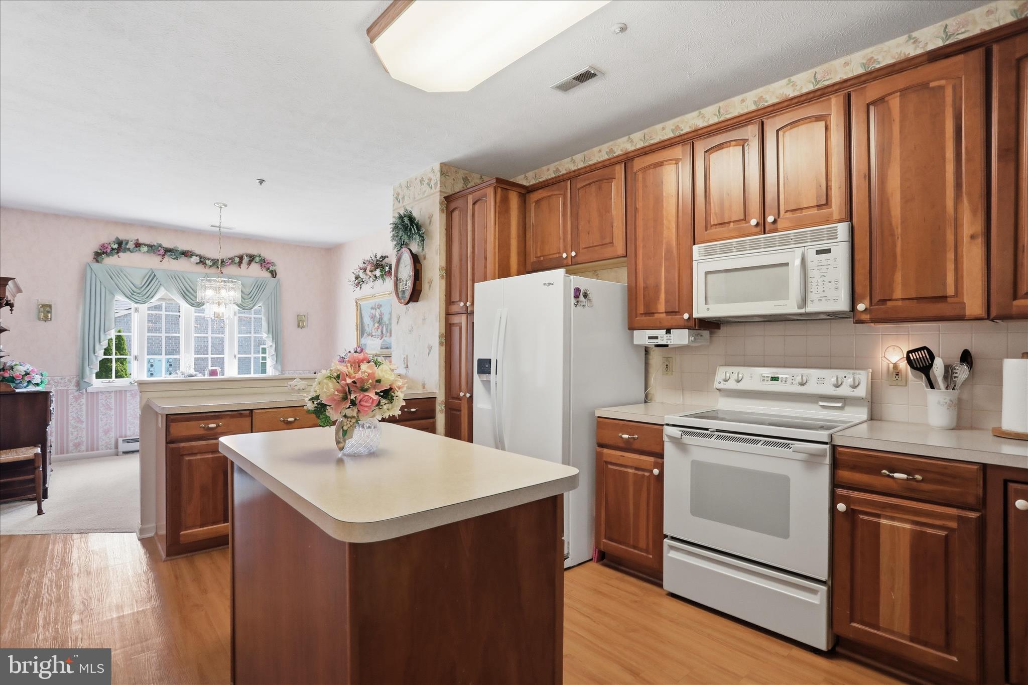 SUMMERLAND MANOR - Residential