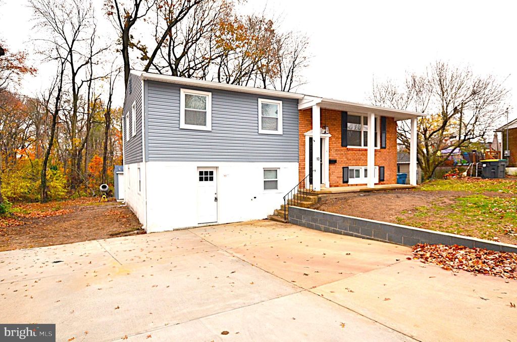 Photo of 13 Erskine Court, NEWARK, DE 19713 (MLS # DENC2093470)